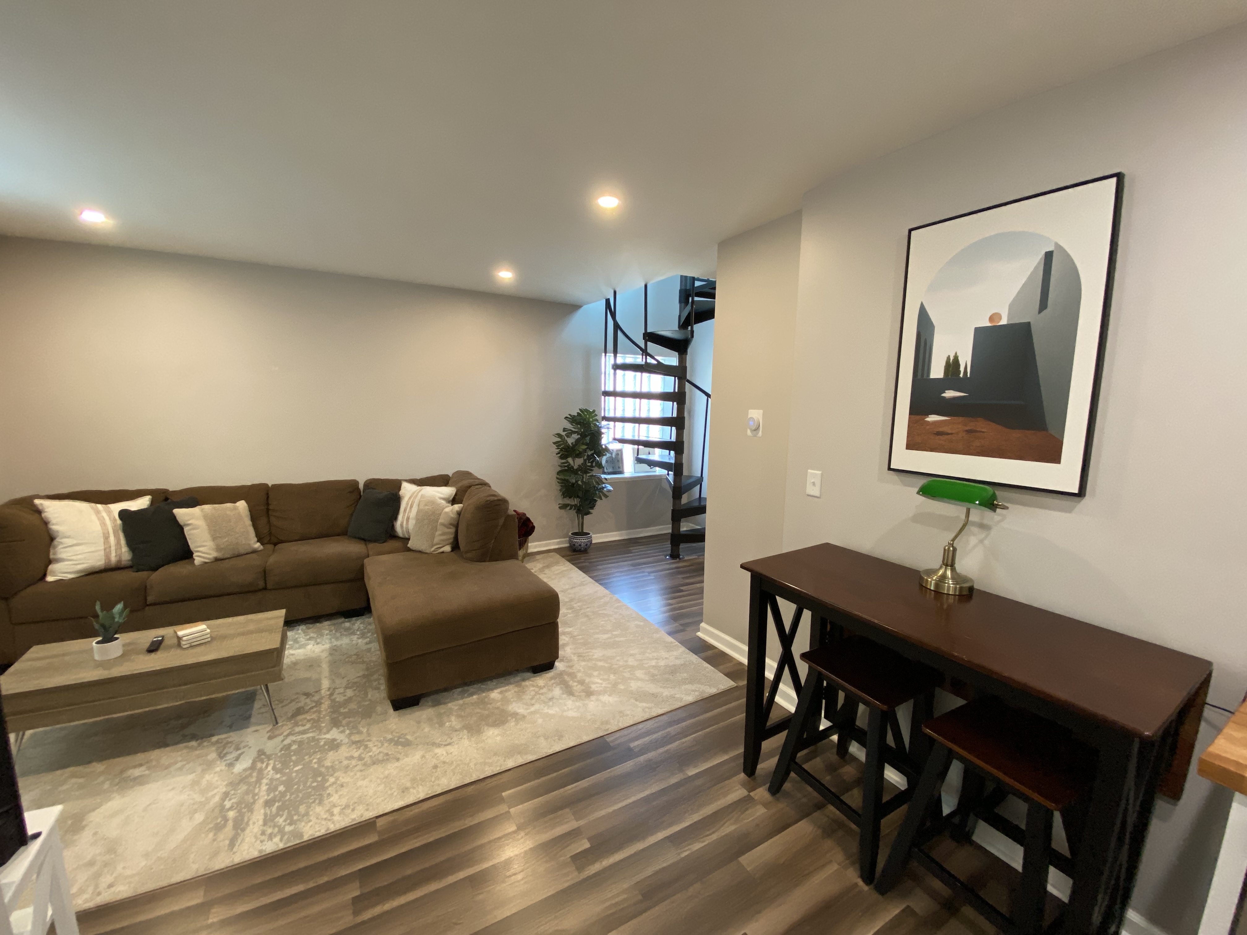 Cozy 2 Bedroom In The Heart of Downtown Apartments for Rent in