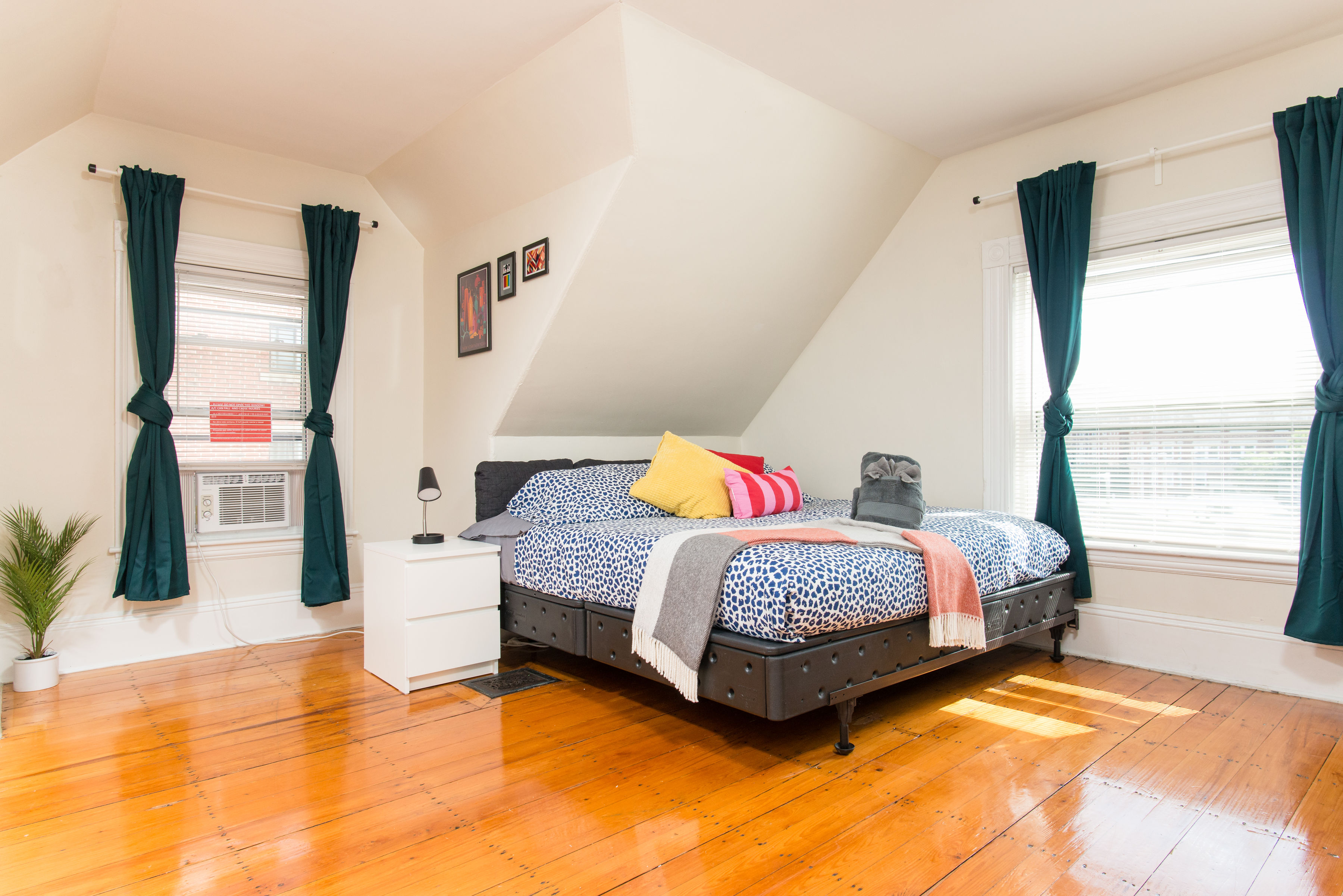 1 Free parking spot - Large bed/1 bath - Location