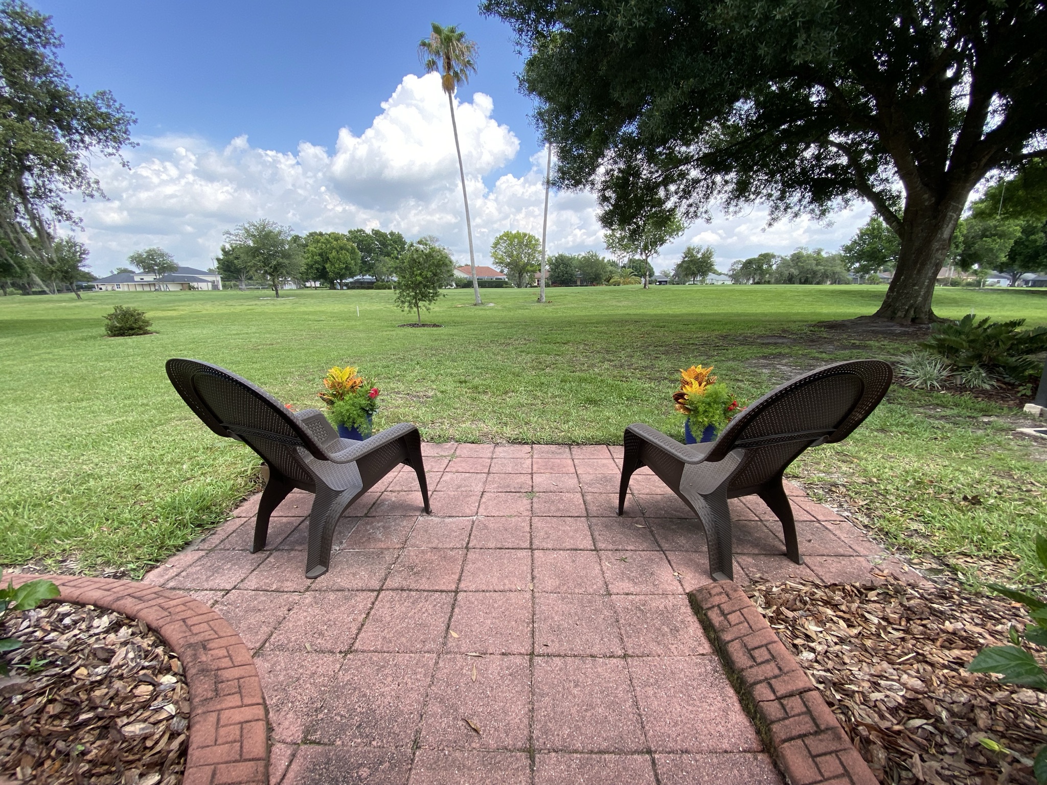 Bright and comfy townhome on beautiful golf course