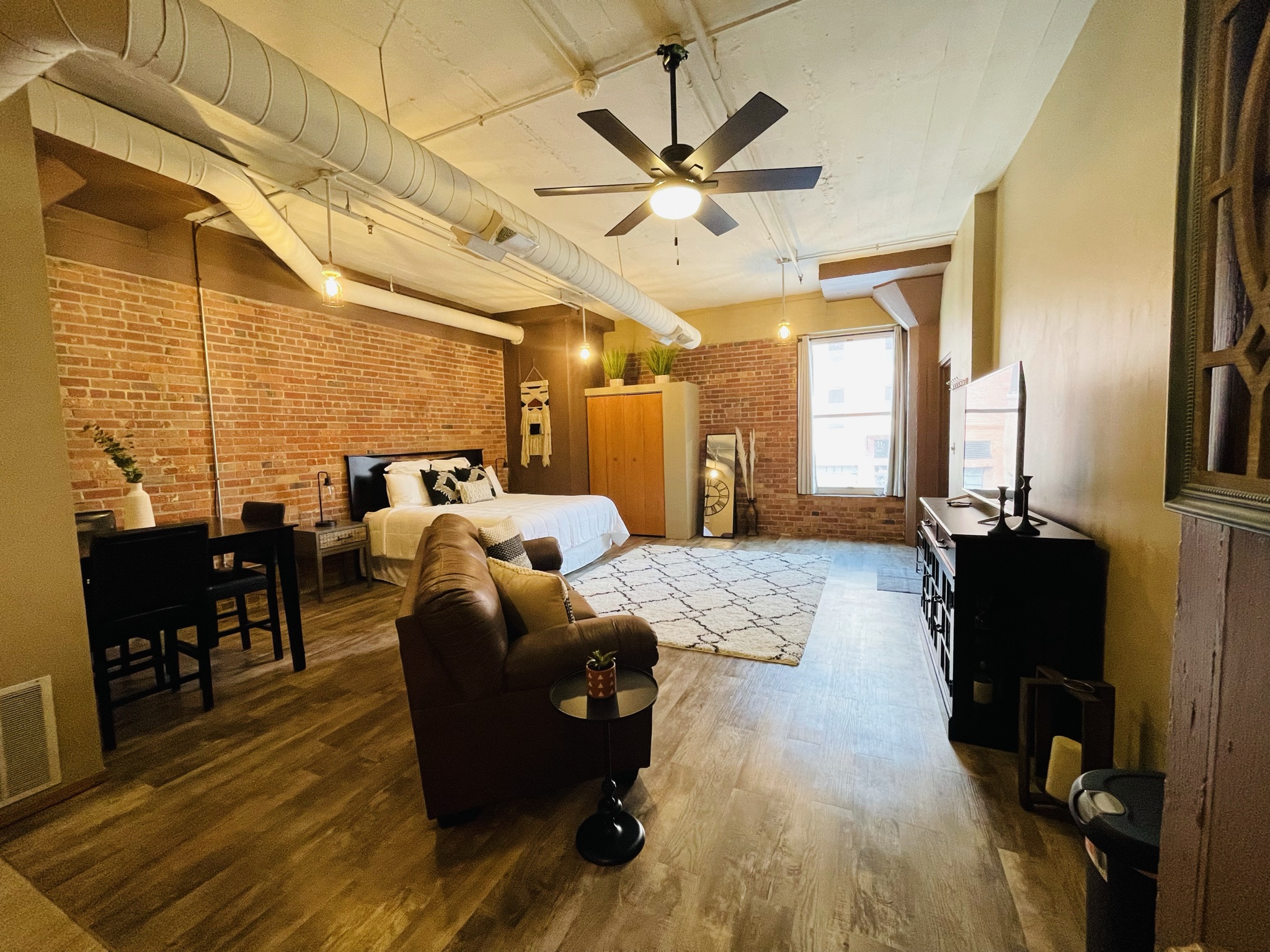 Haymarket Loftclose to PBA,UNL, & Downtown Apartments for Rent in Lincoln, Nebraska, United