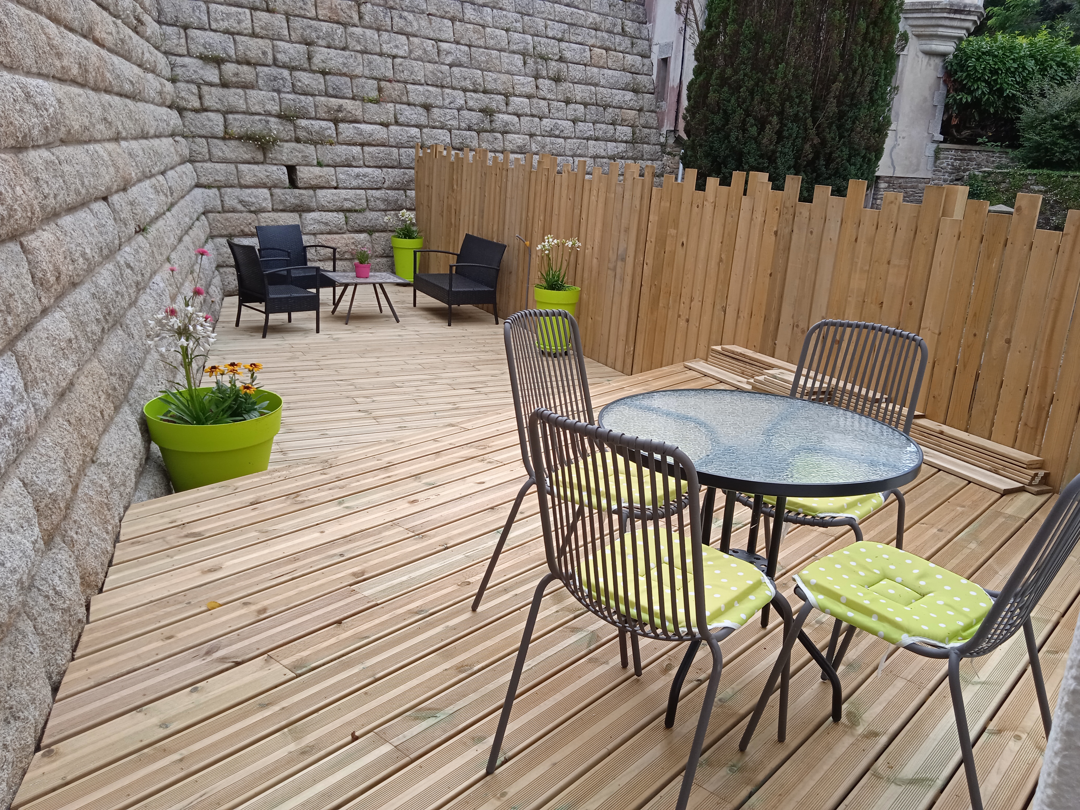 house in the heart of the city with courtyard and garage