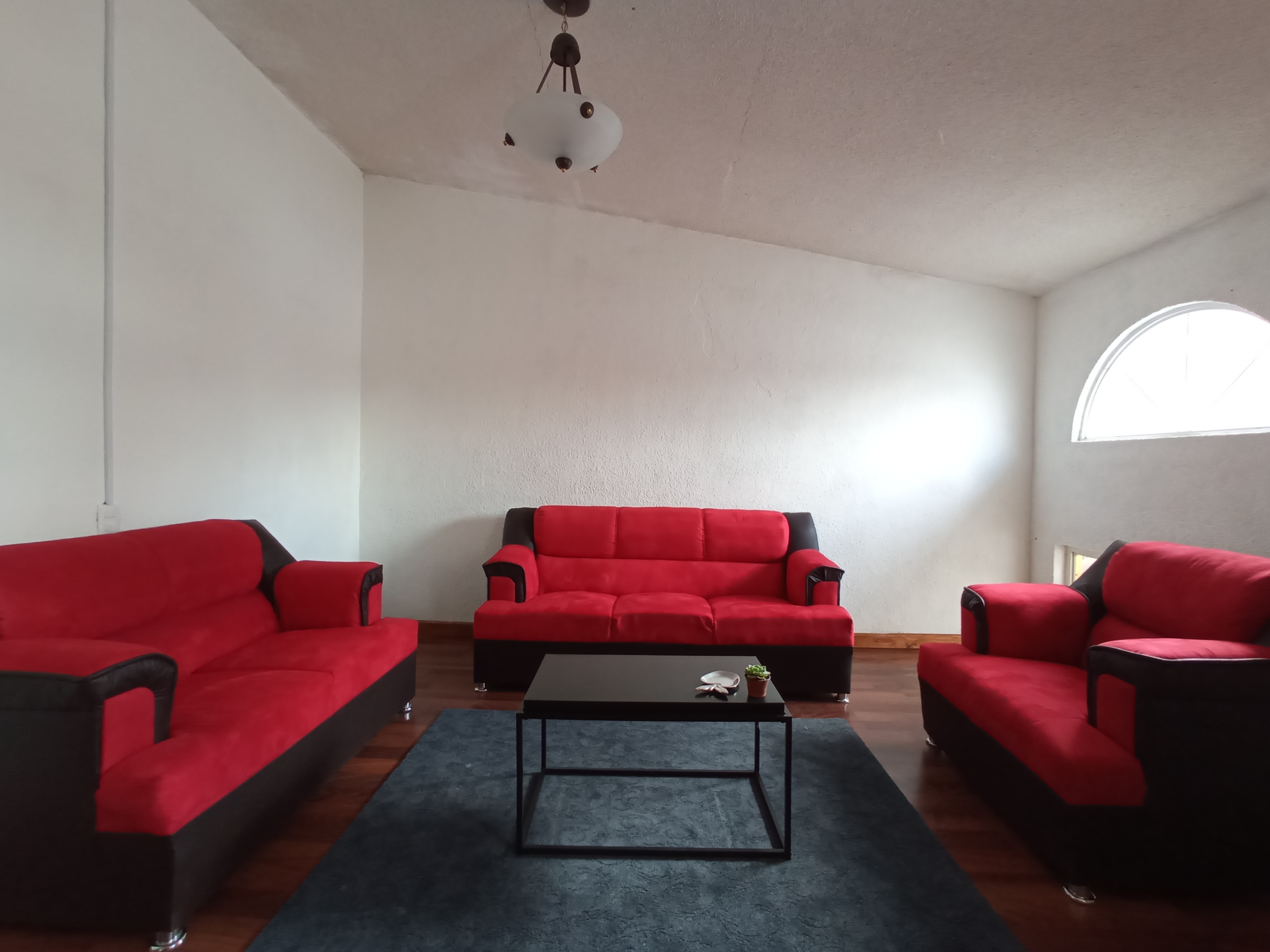 Spacious, nice apartment with garage.