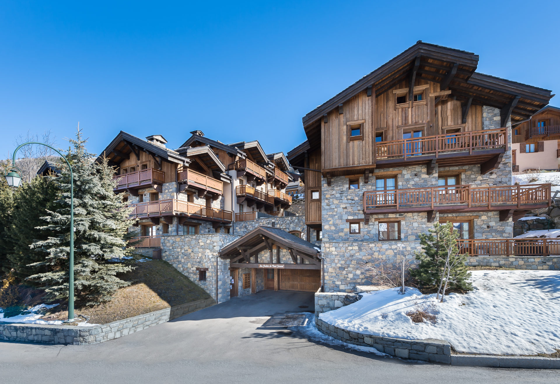 Stunning 3 bed penthouse, Private parking Ski cave