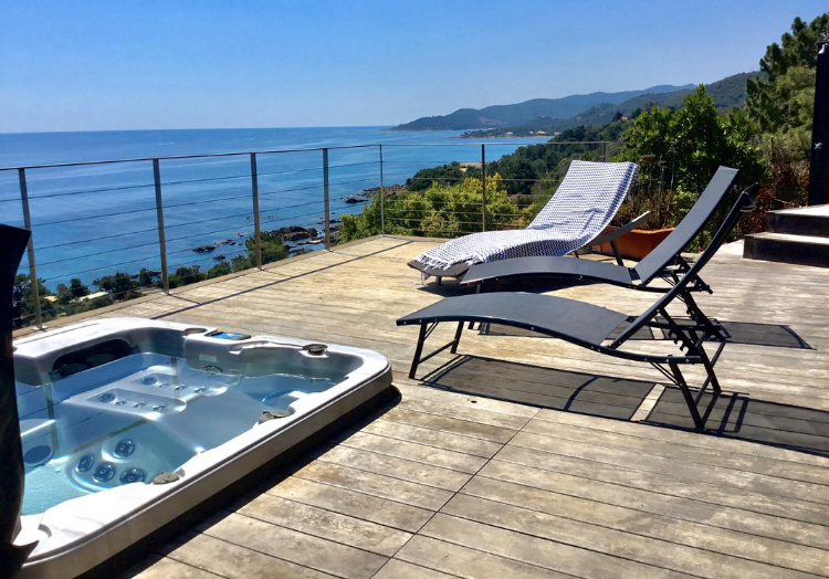 Family Villa Beachfront Jacuzzi Solenzara