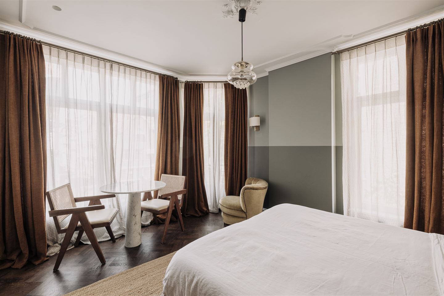 New private ensuite room with stunning canal view — Amsterdam stay