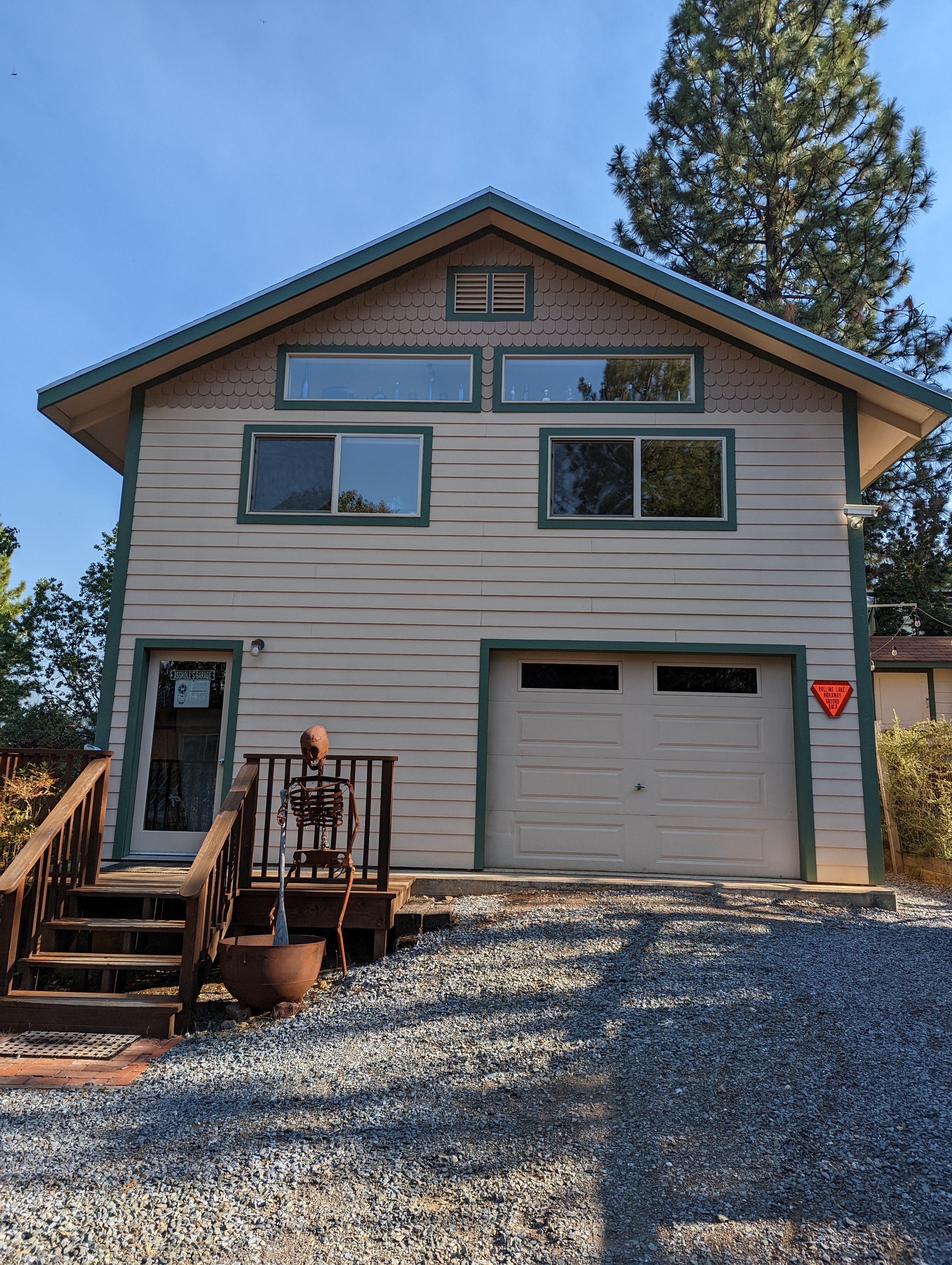 Rollins Lake Hideaway
Cozy open concept