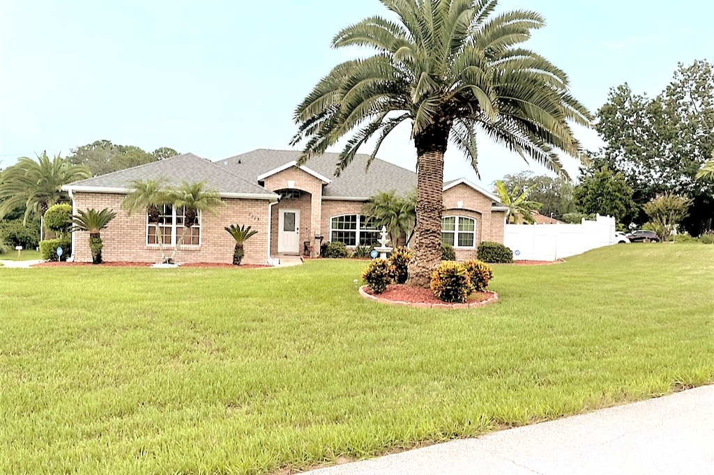 Palms Pool 3 bath 4 bedrooms 2 living rooms areas.
