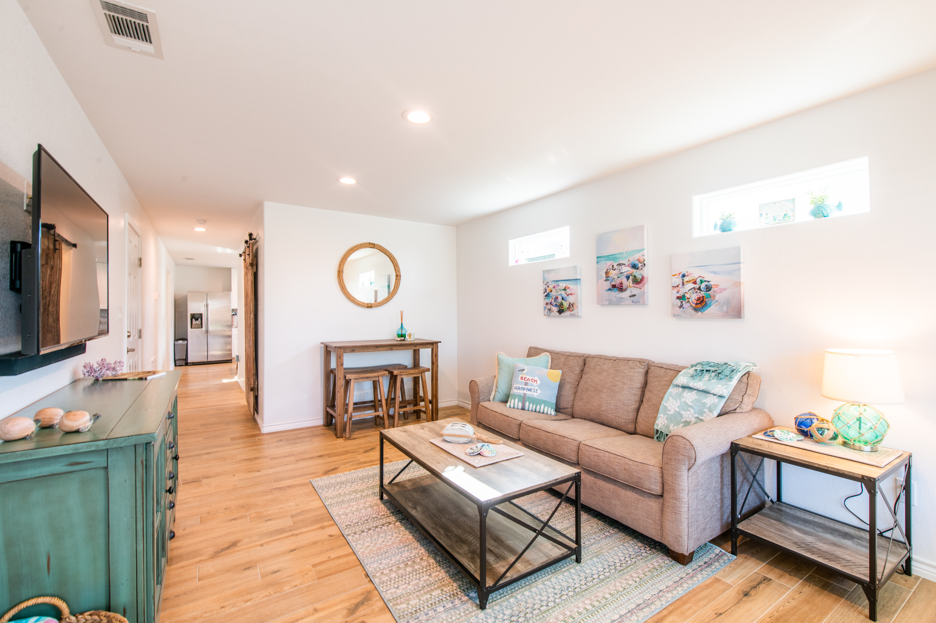 Cheerful coastal one bedroom beach house