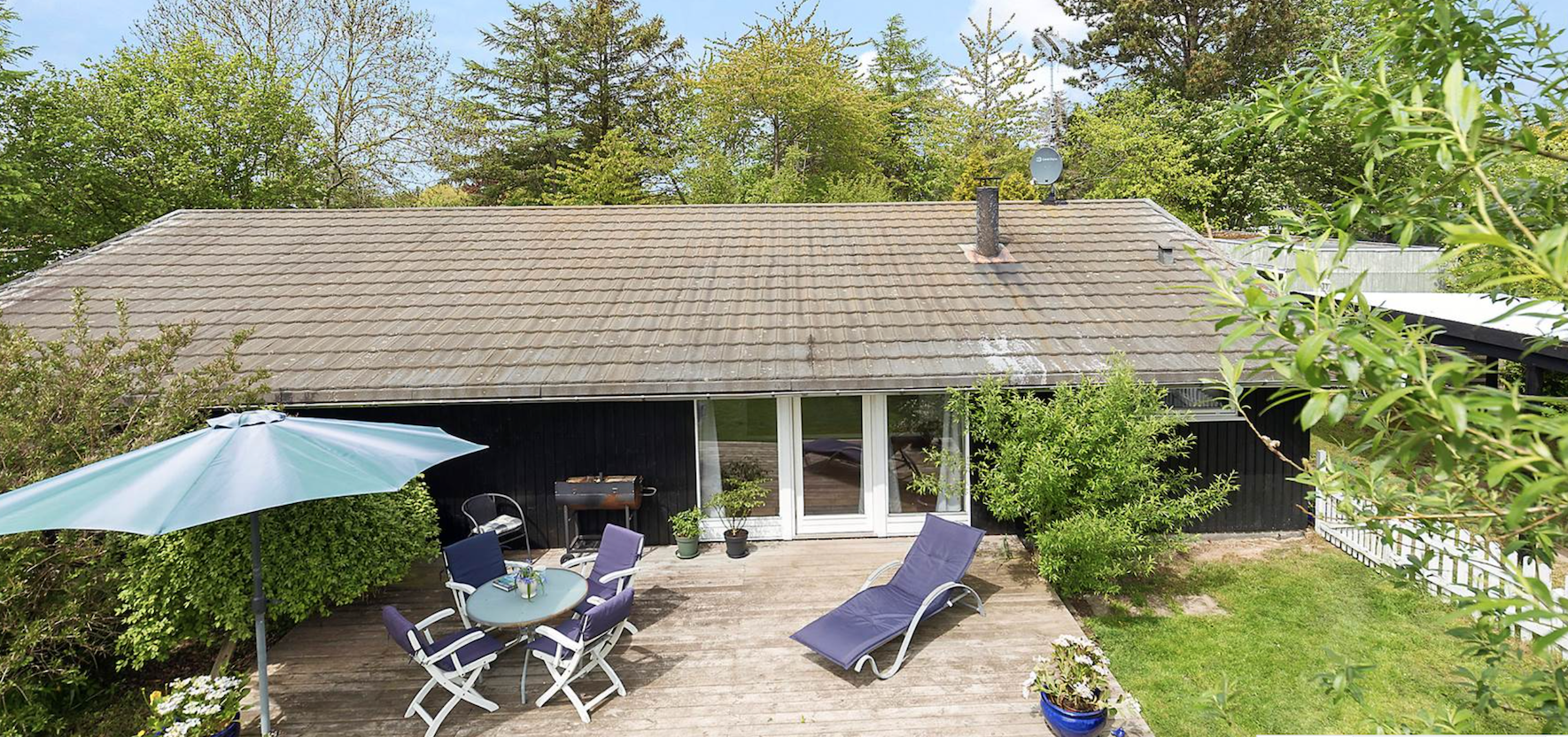 Lovely and large summerhouse 1.5 km from the beach