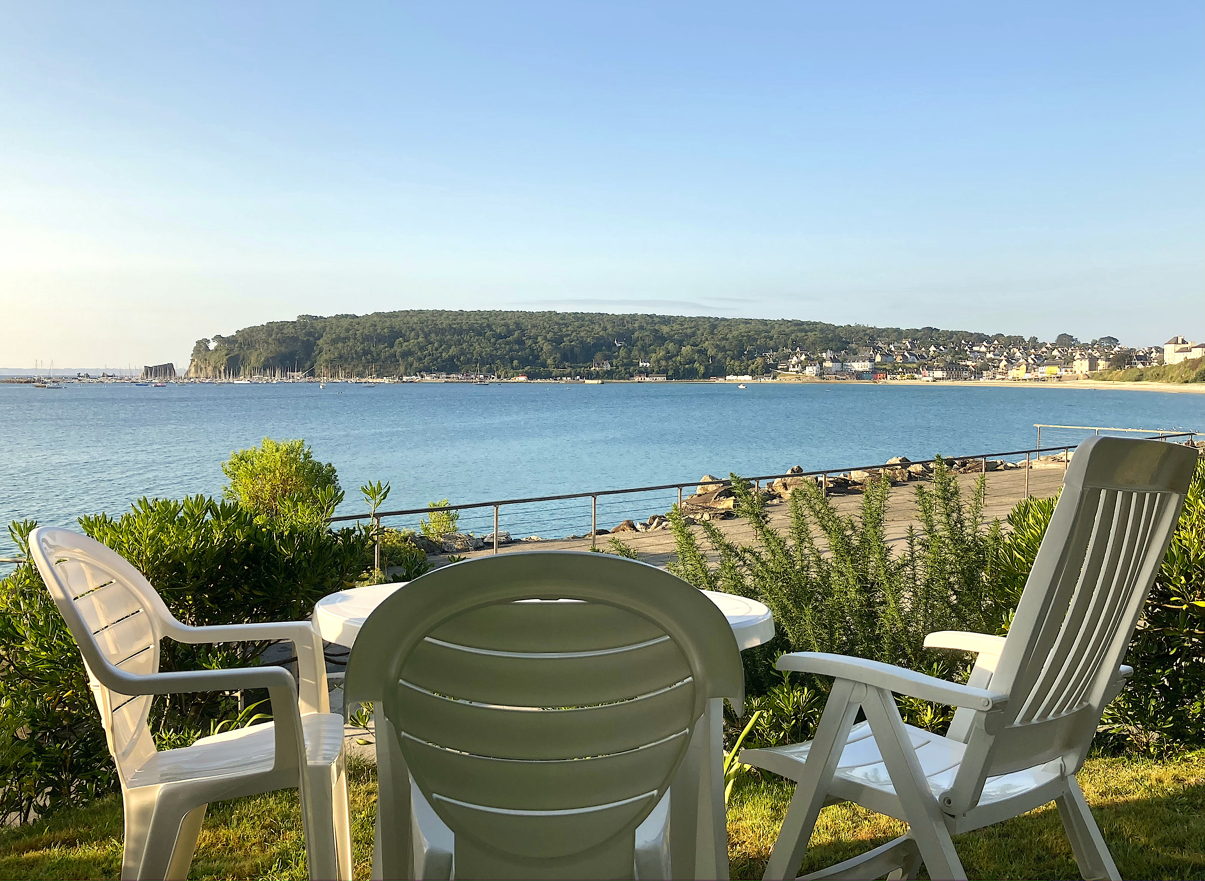 Morgat sea apartment & beach with pool