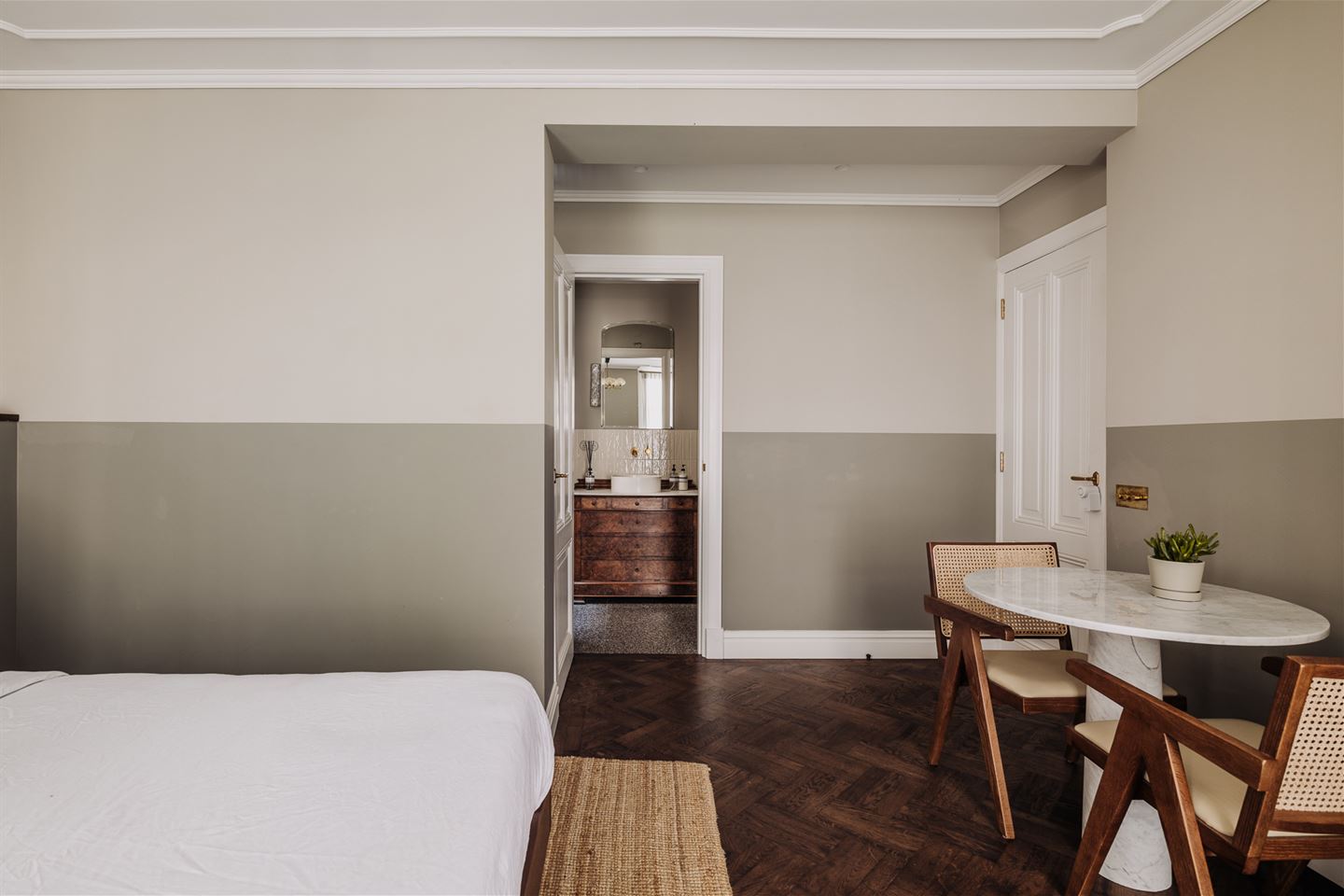 New private ensuite room on trendy Jordaan canal — Amsterdam stay