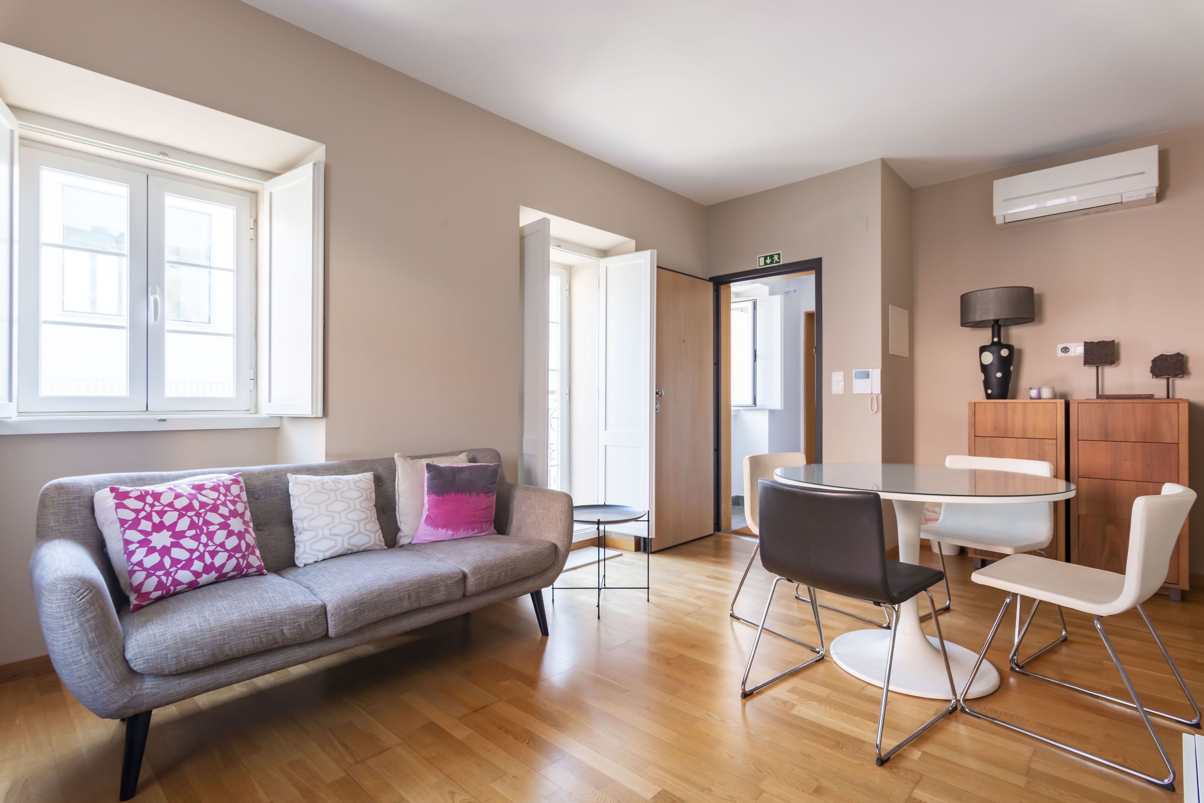5 min to Belem Tower – Bright & Modern Flat