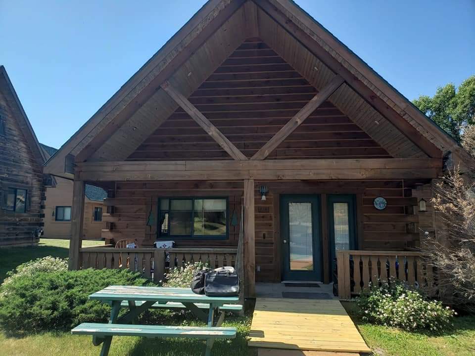 Comfy 3-bedroom cabin close to fun activities.