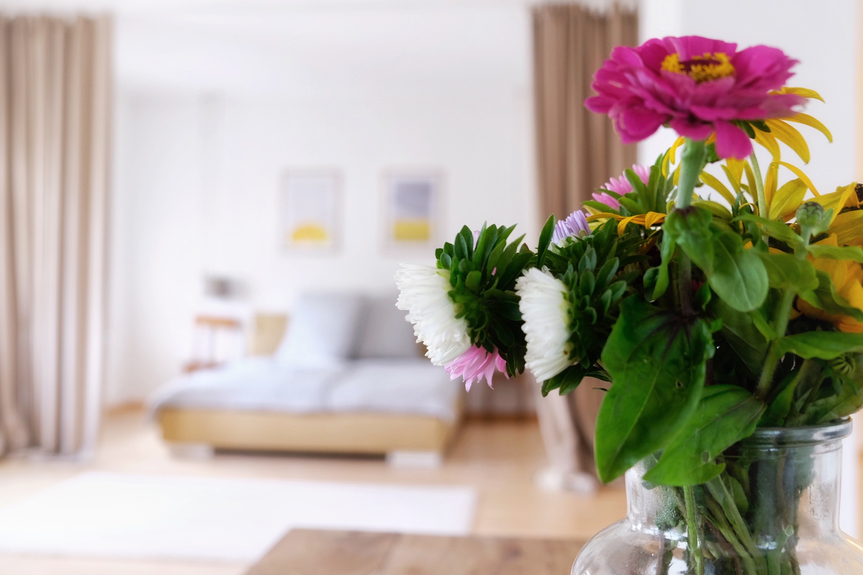 Sunny loft in the villa district