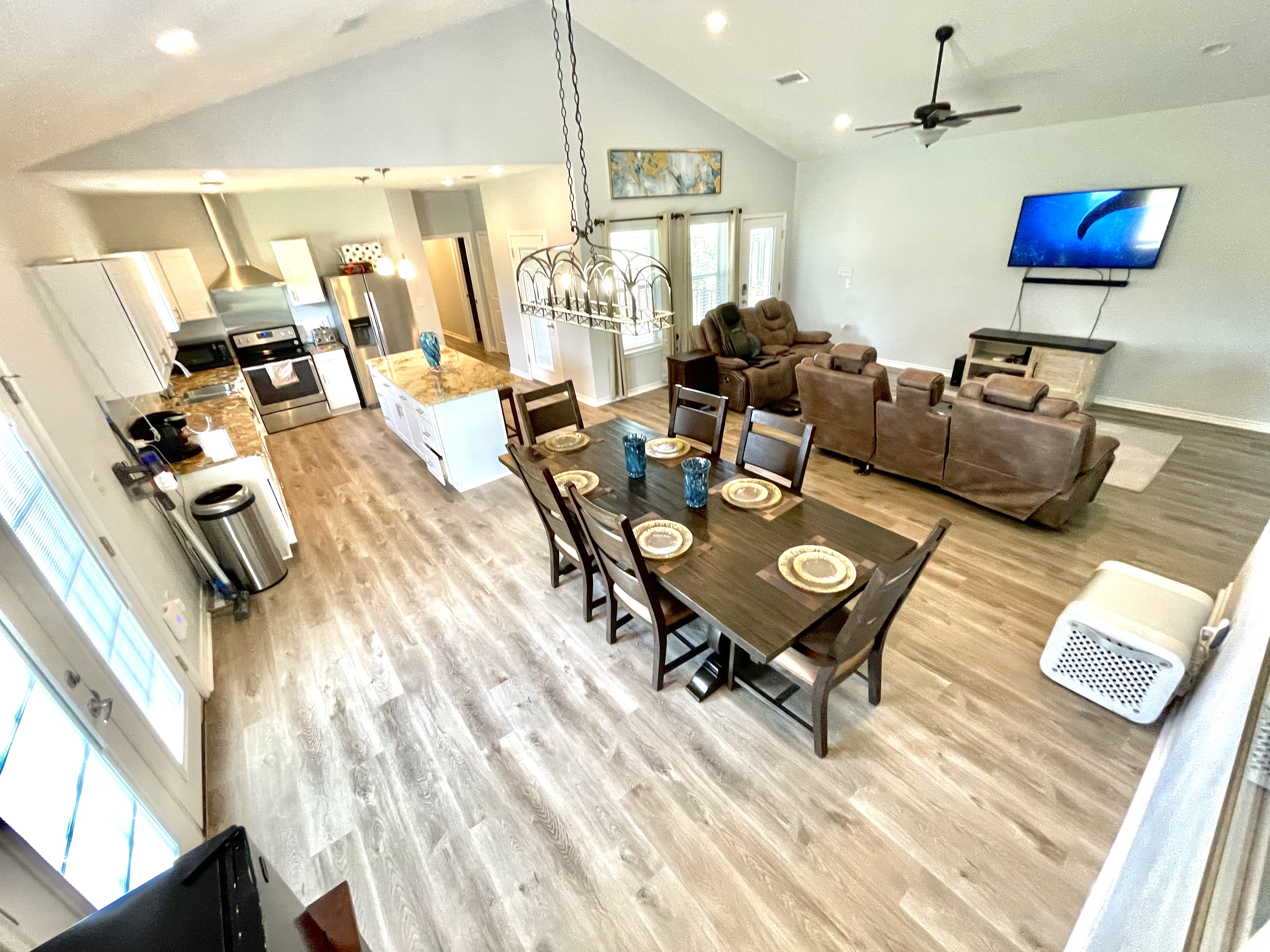Modern home near Lake LBJ w/ Tesla charger, WiFi