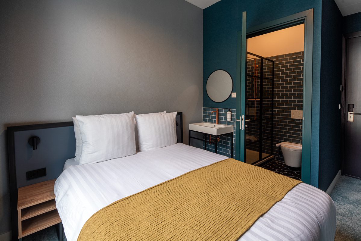 City center street view  Double room Boxspring — Rotterdam stay