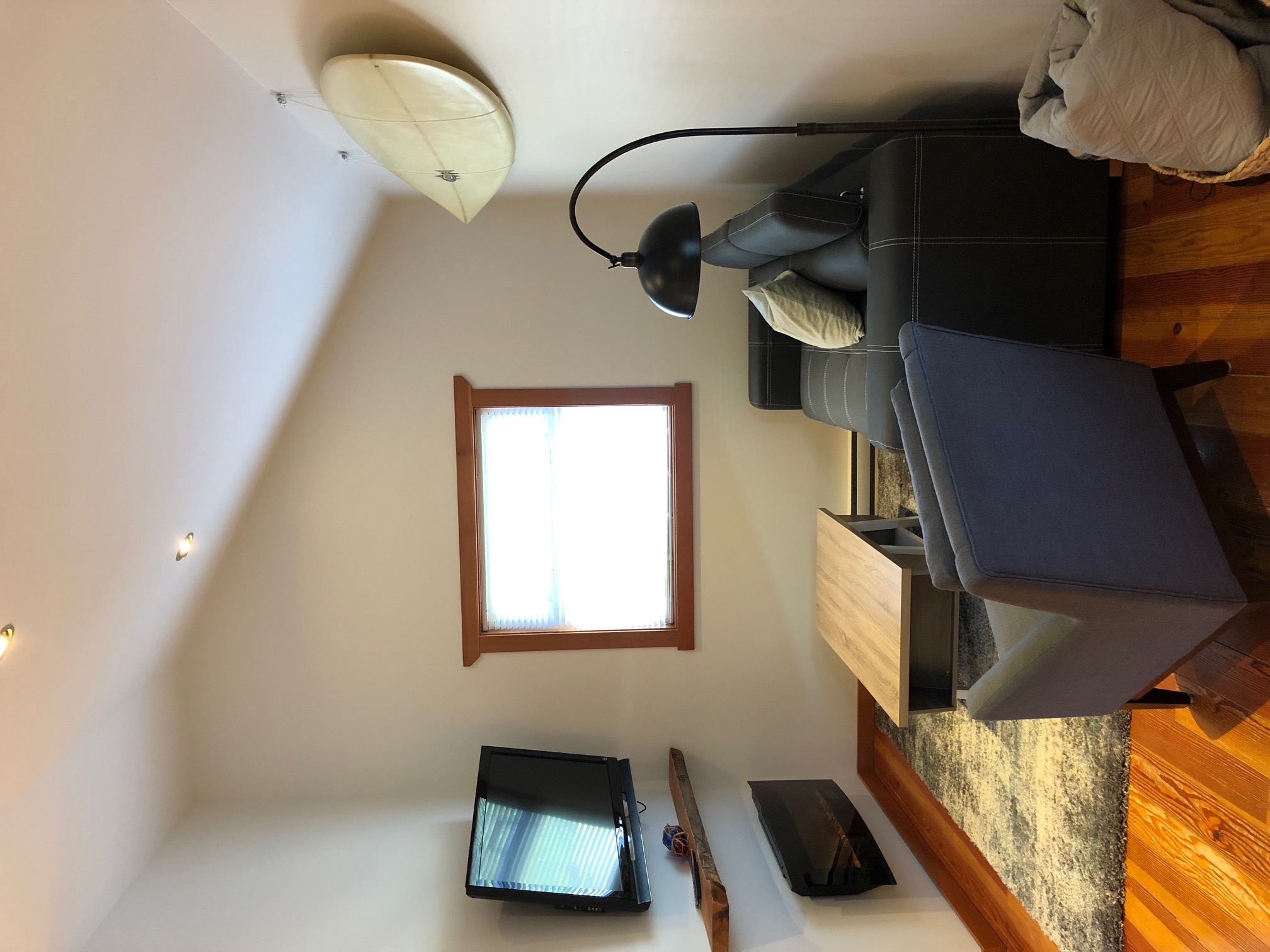 Cedar Surf is a cozy 1 bedroom suite by the ocean.