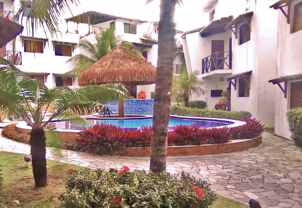 Apartamento inteiro em condominium com pool