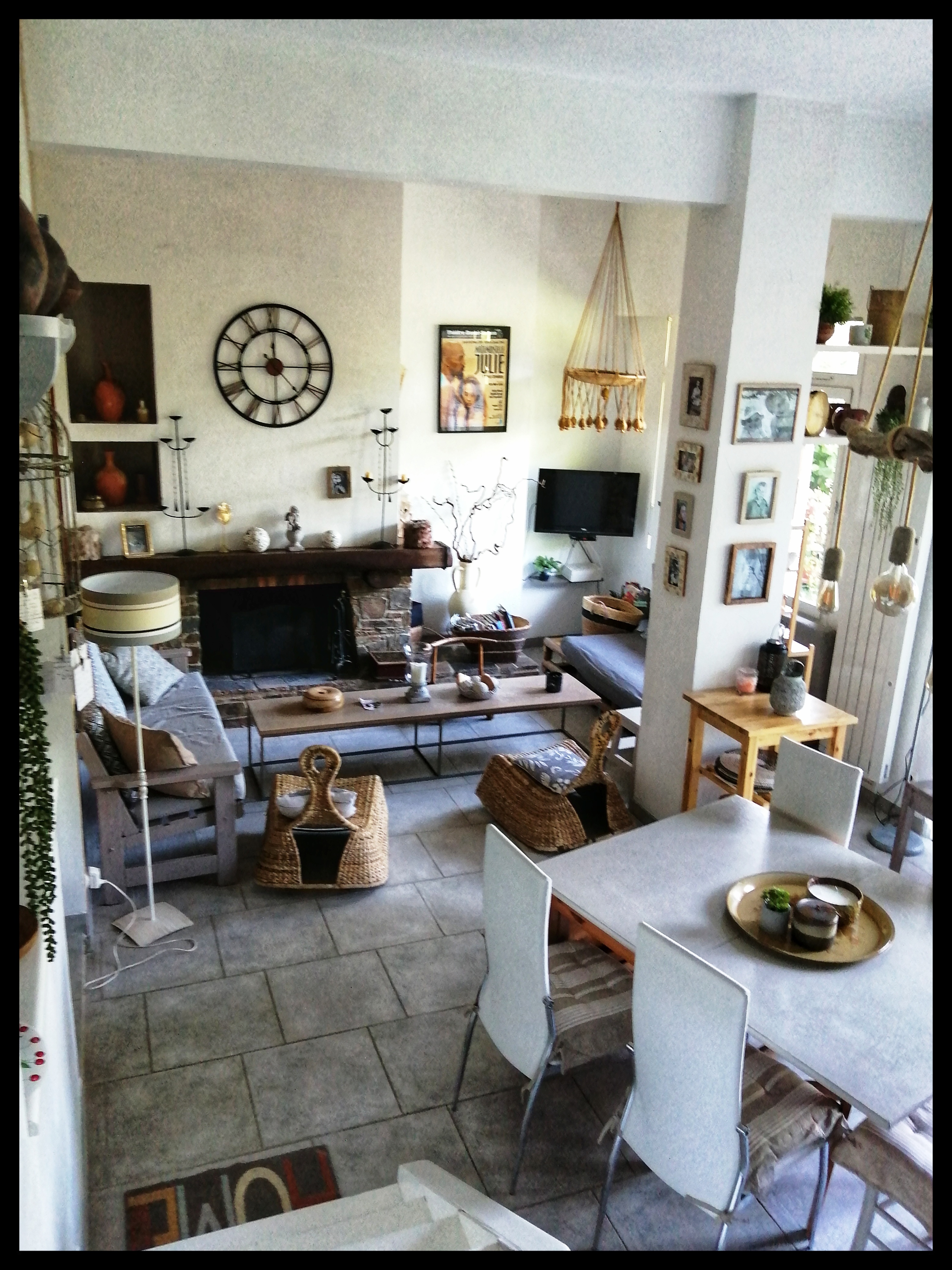 Warm and quiet house in a green nest