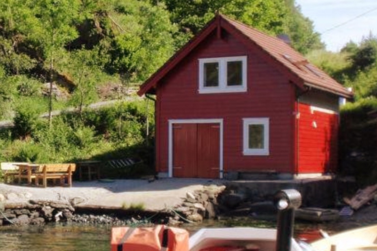 Cabin/boathouse with dock in peaceful surroundings