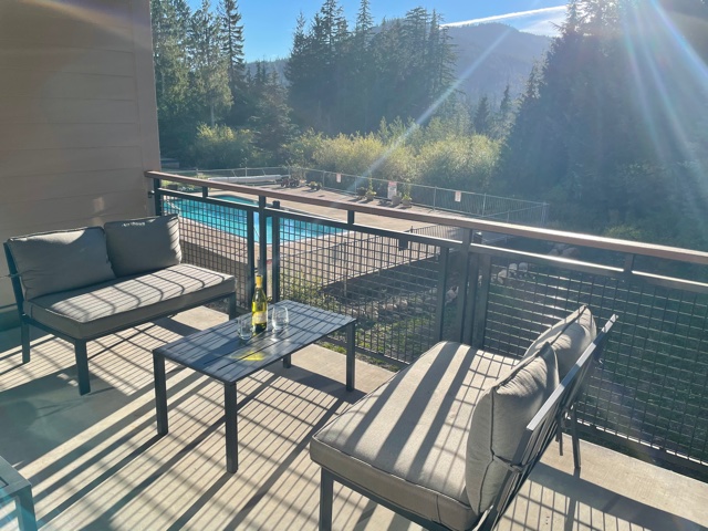 Ski In/Out 2+ Bedroom pool & great views