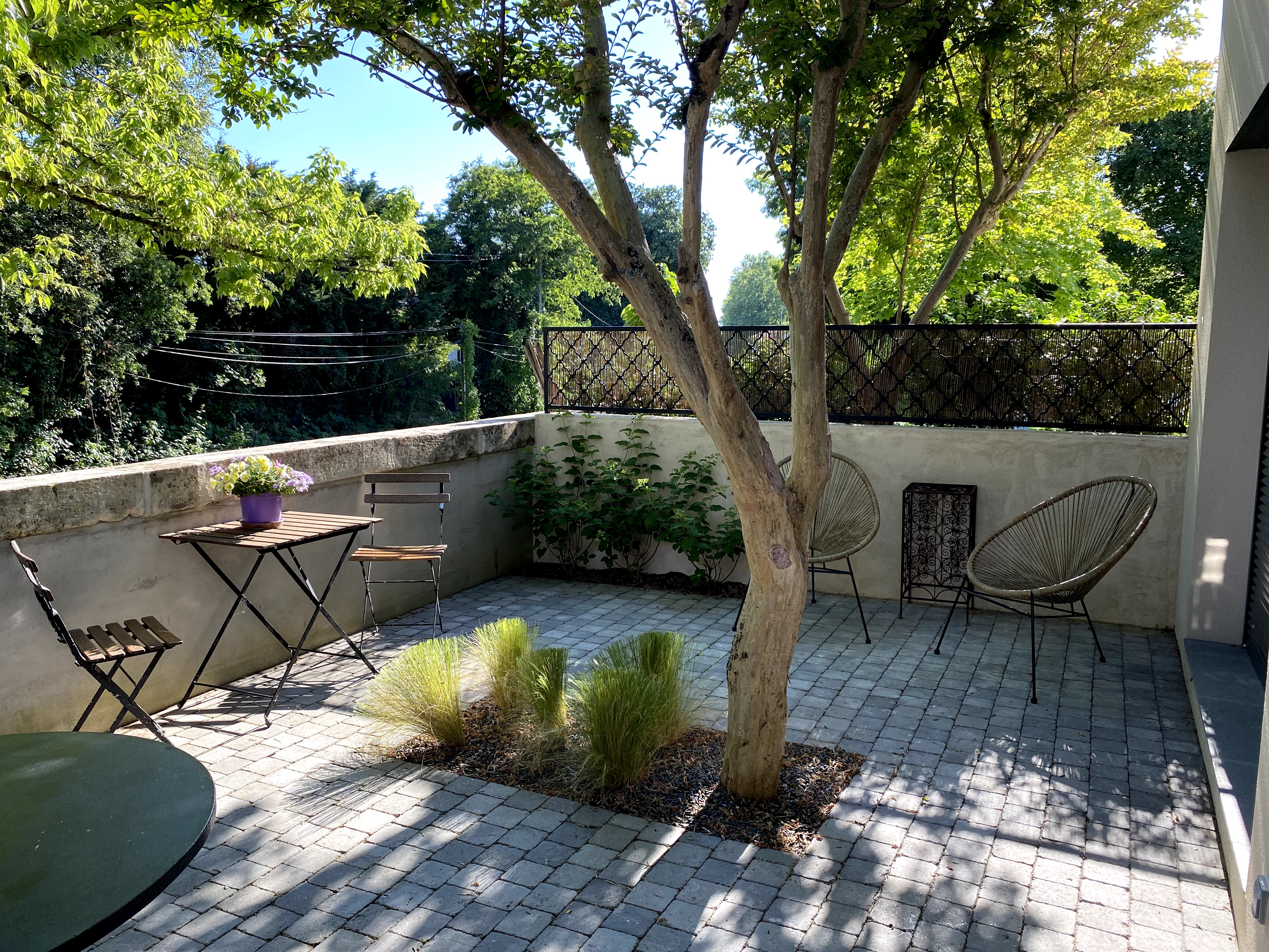 Townhouse on the outskirts of Bordeaux