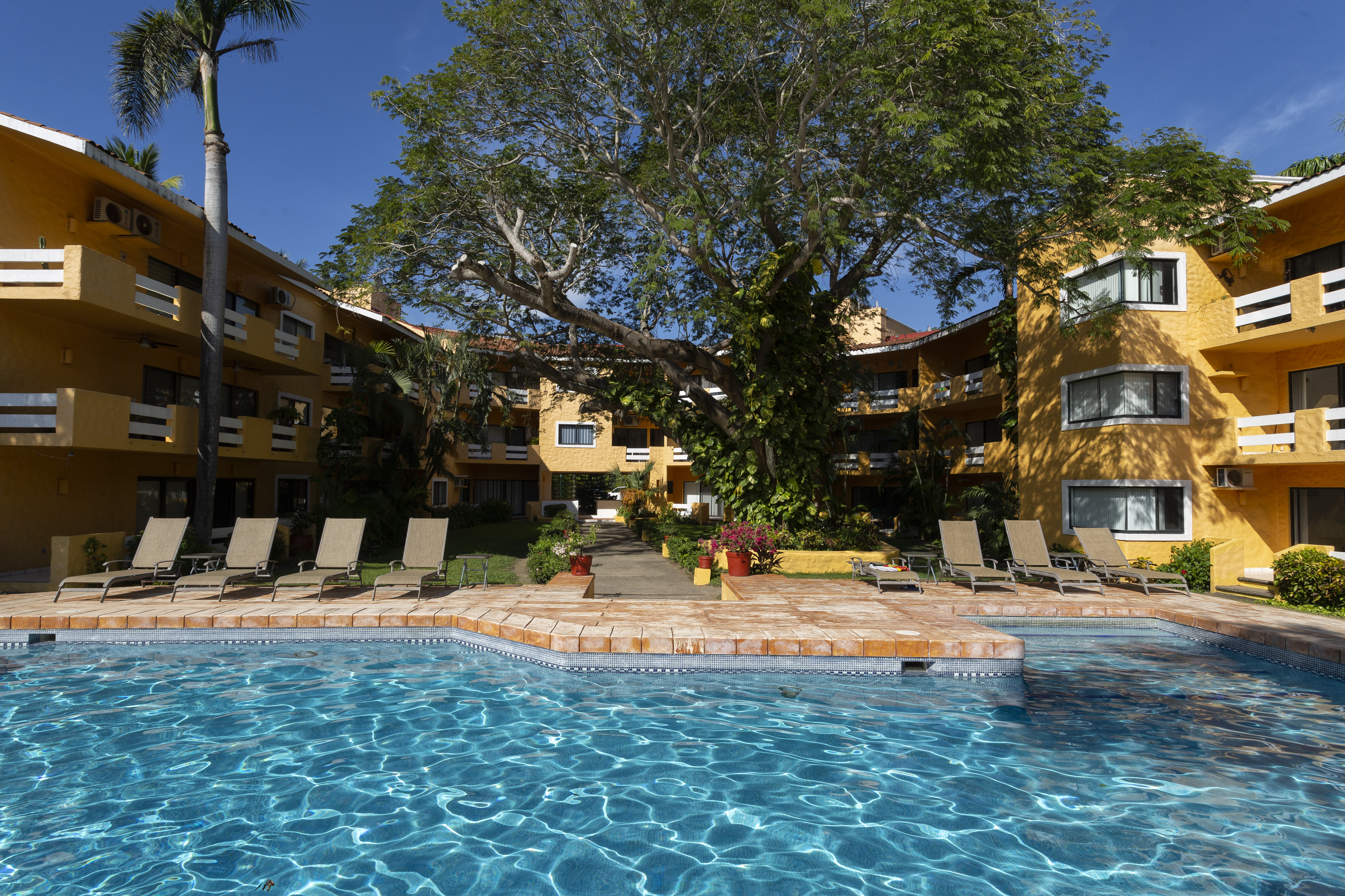 Beutiful condo at the golf course tenis, pool 2 BR