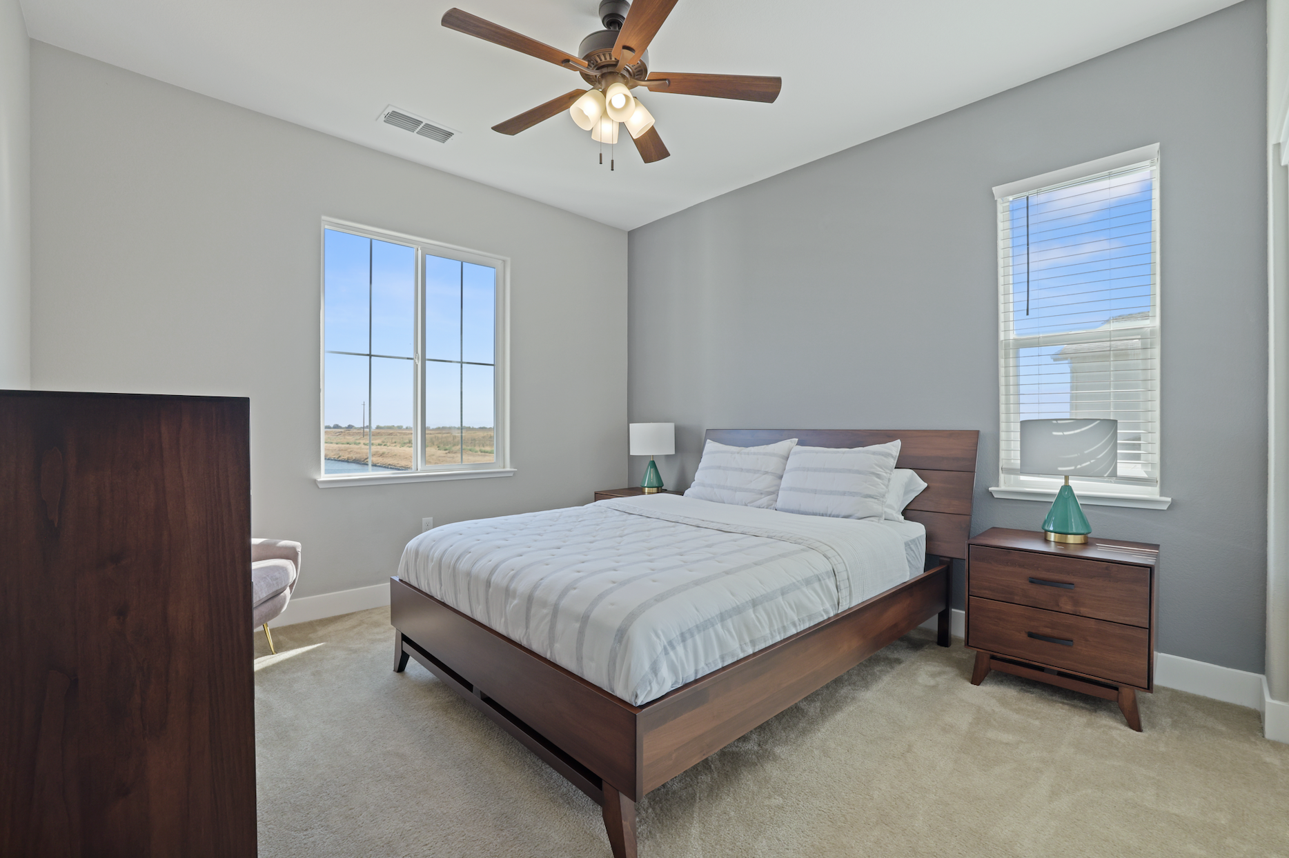 Lux bedrm, private living rm, bath & maid service
