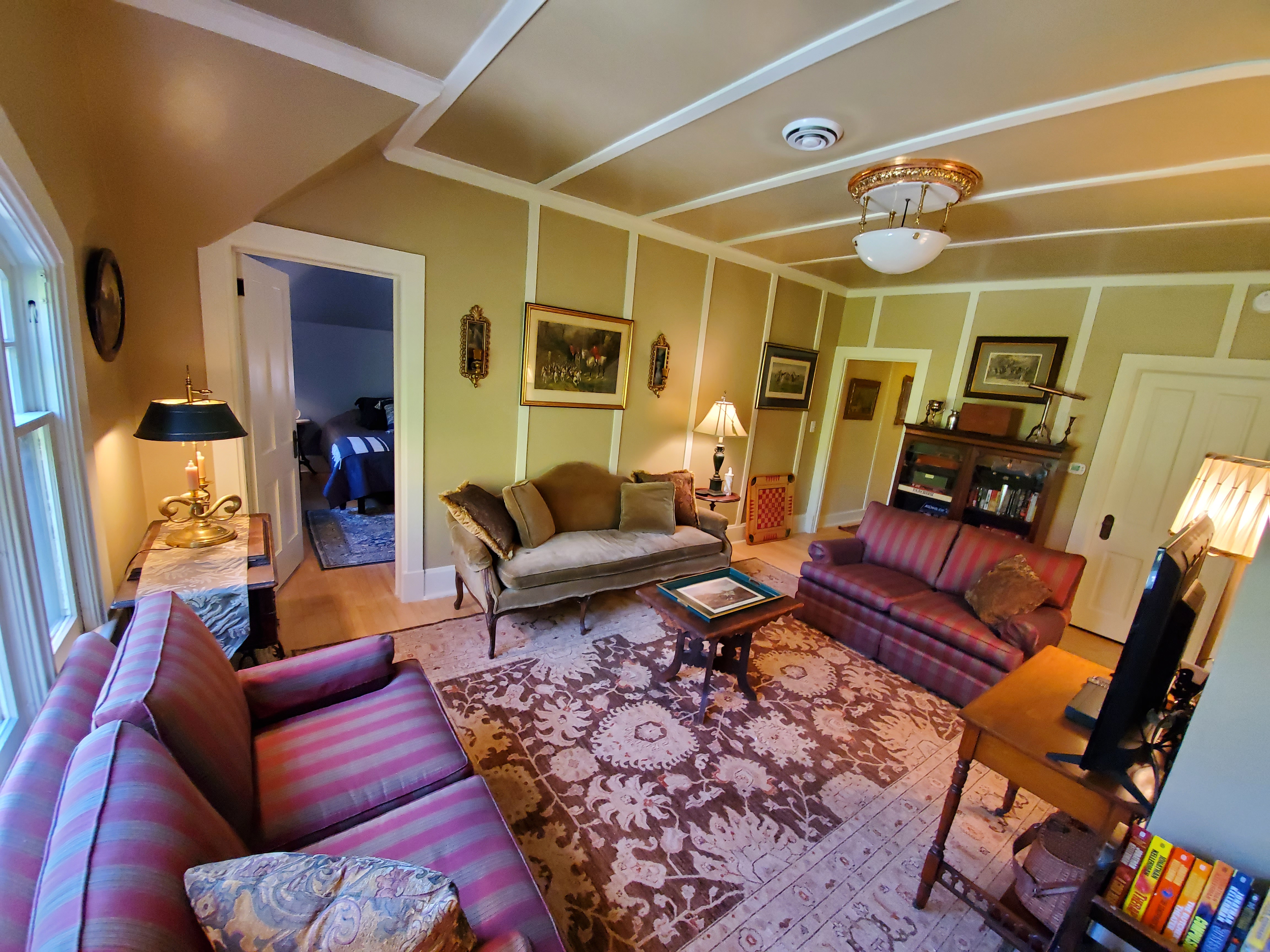 Character filled 3 Bedroom Carriage House