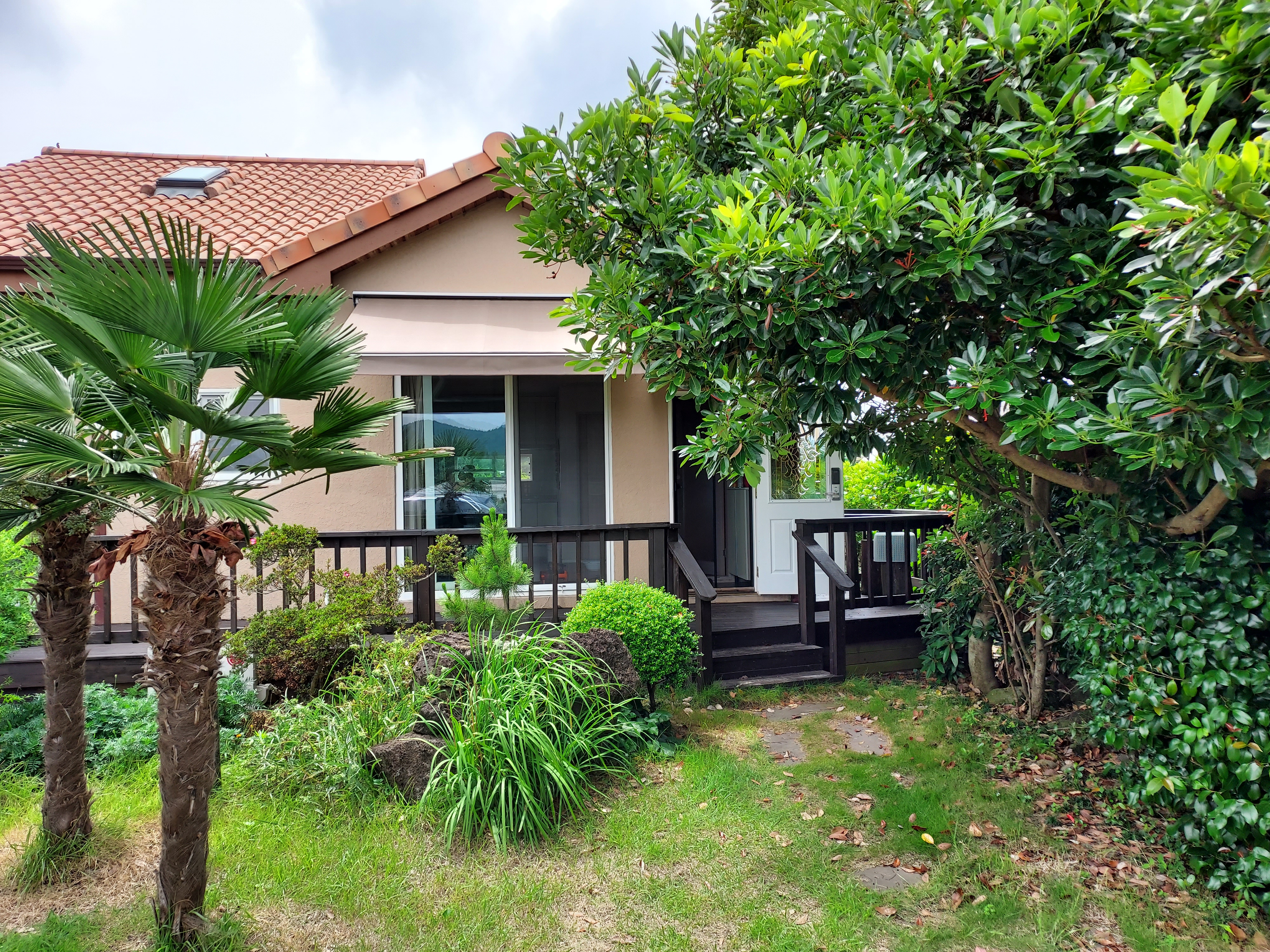 Newly Opened Wooden Single Studio Duplex Cottage Refreshing rest in Firefly Countryside with view of Hallasan Mountain and 2 Ascents