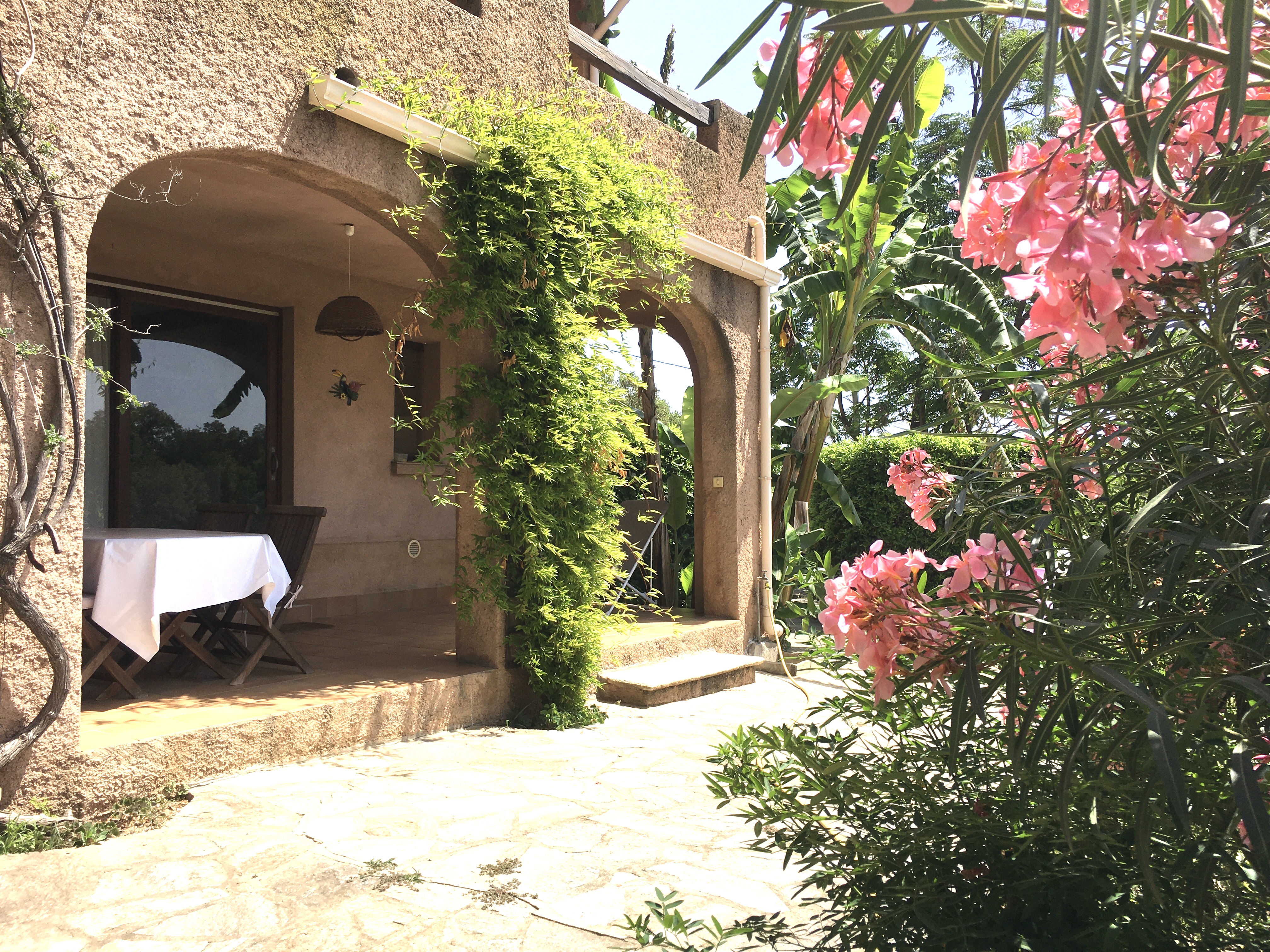 Beautiful apartment in a green setting