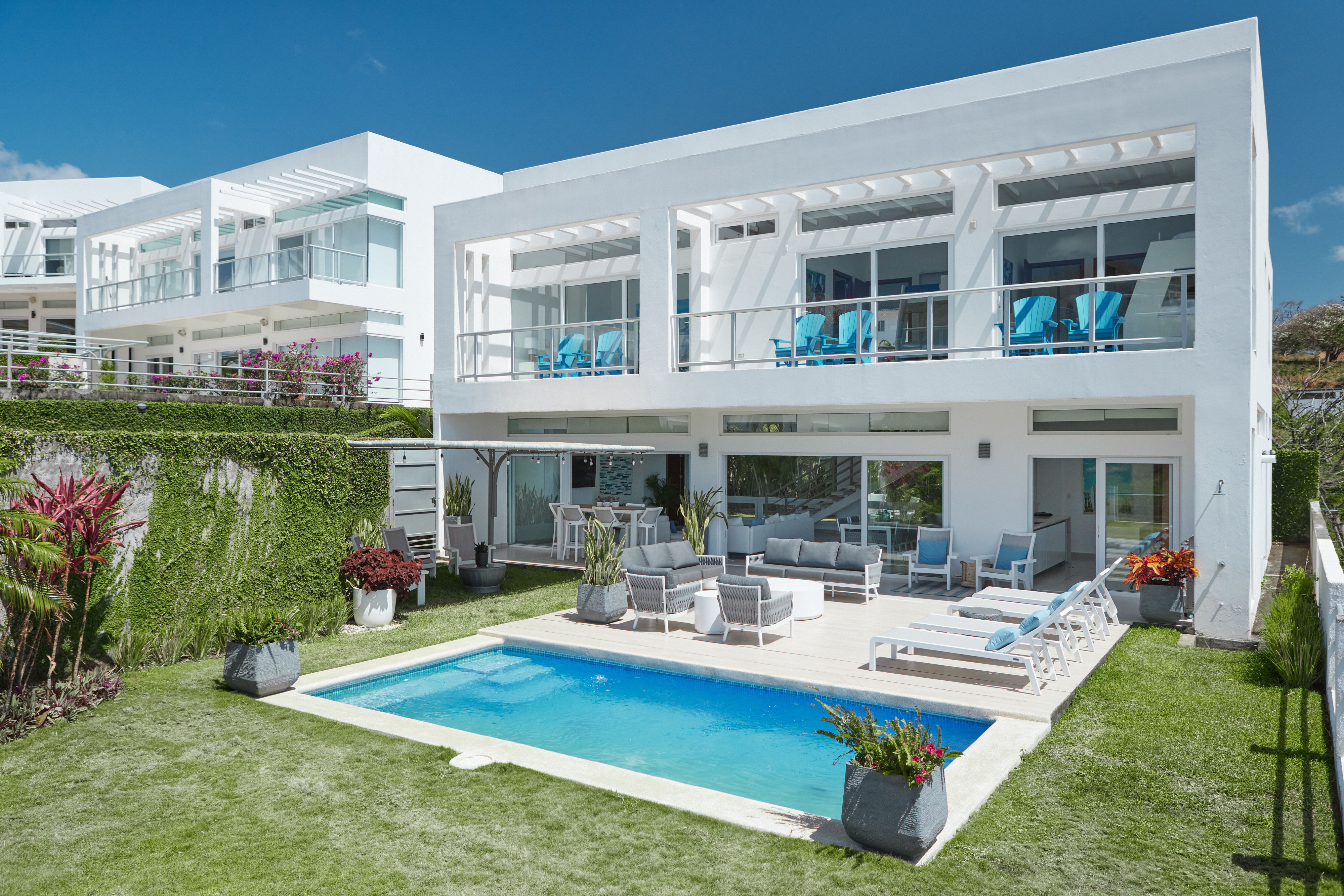 Private Modern Home: Ocean View, Pool, AC, Parking