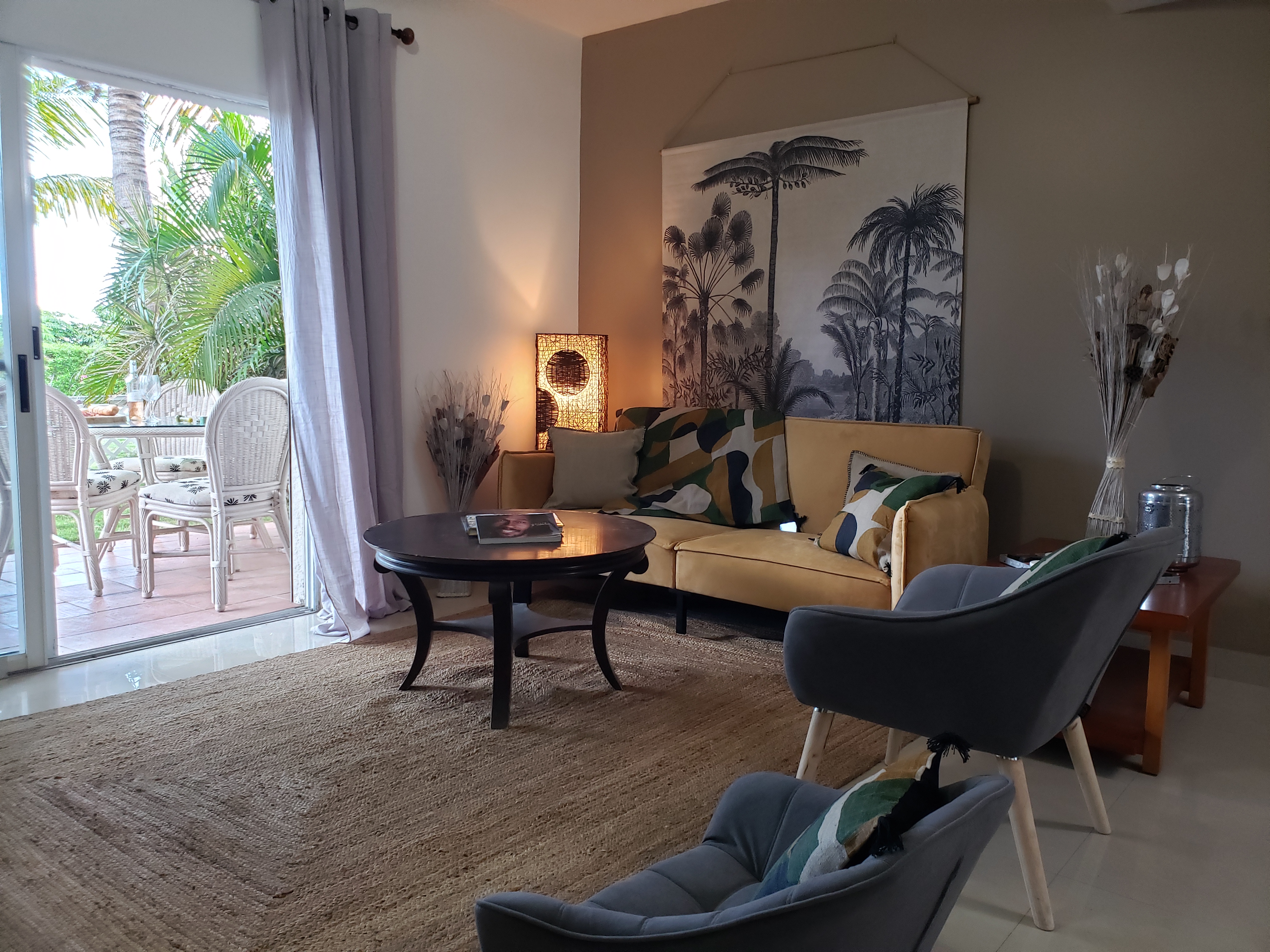 3 Palms - A lovely 2 bedroom condo with pool.