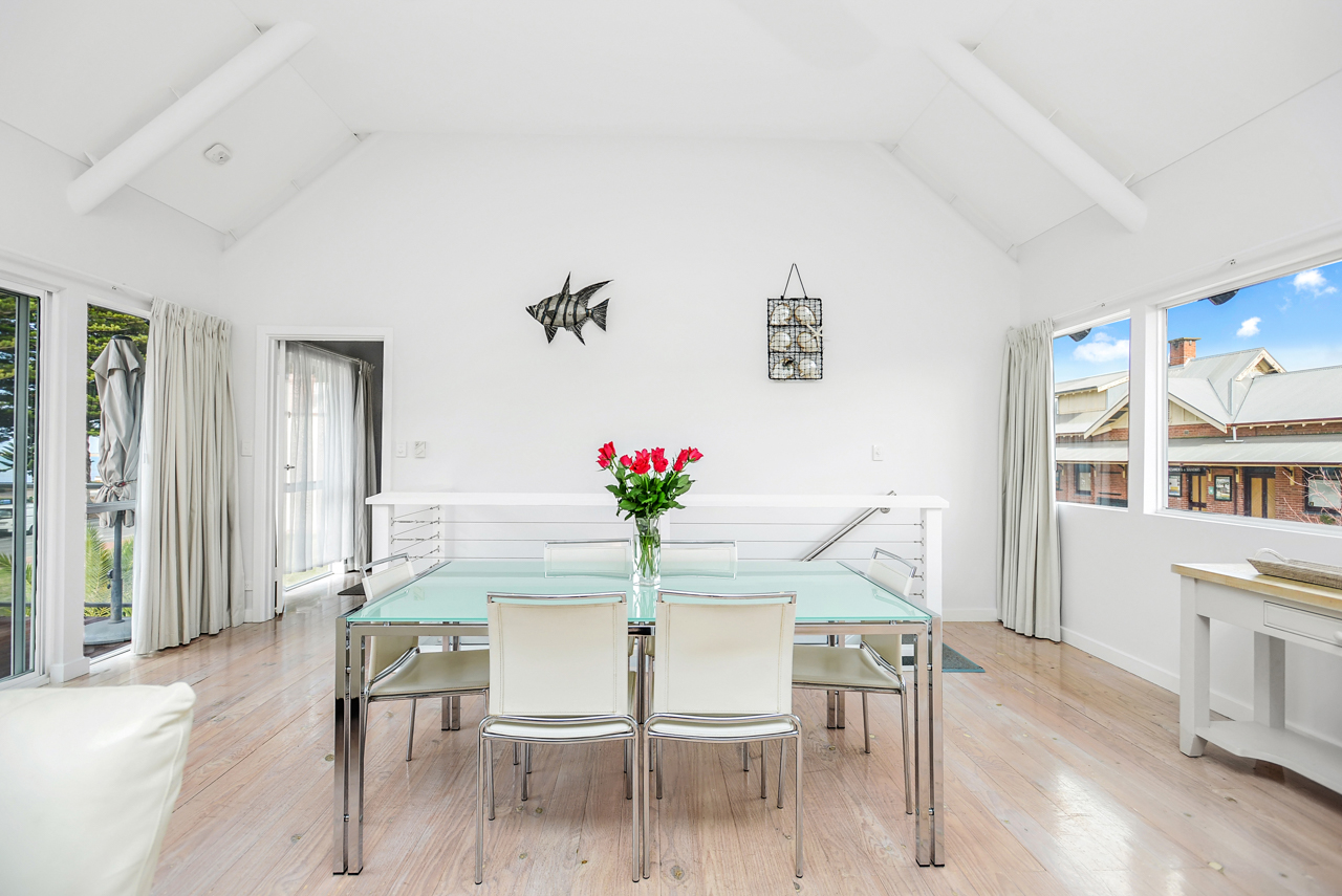 Beach front Townhouse centre of Victor Harbor town