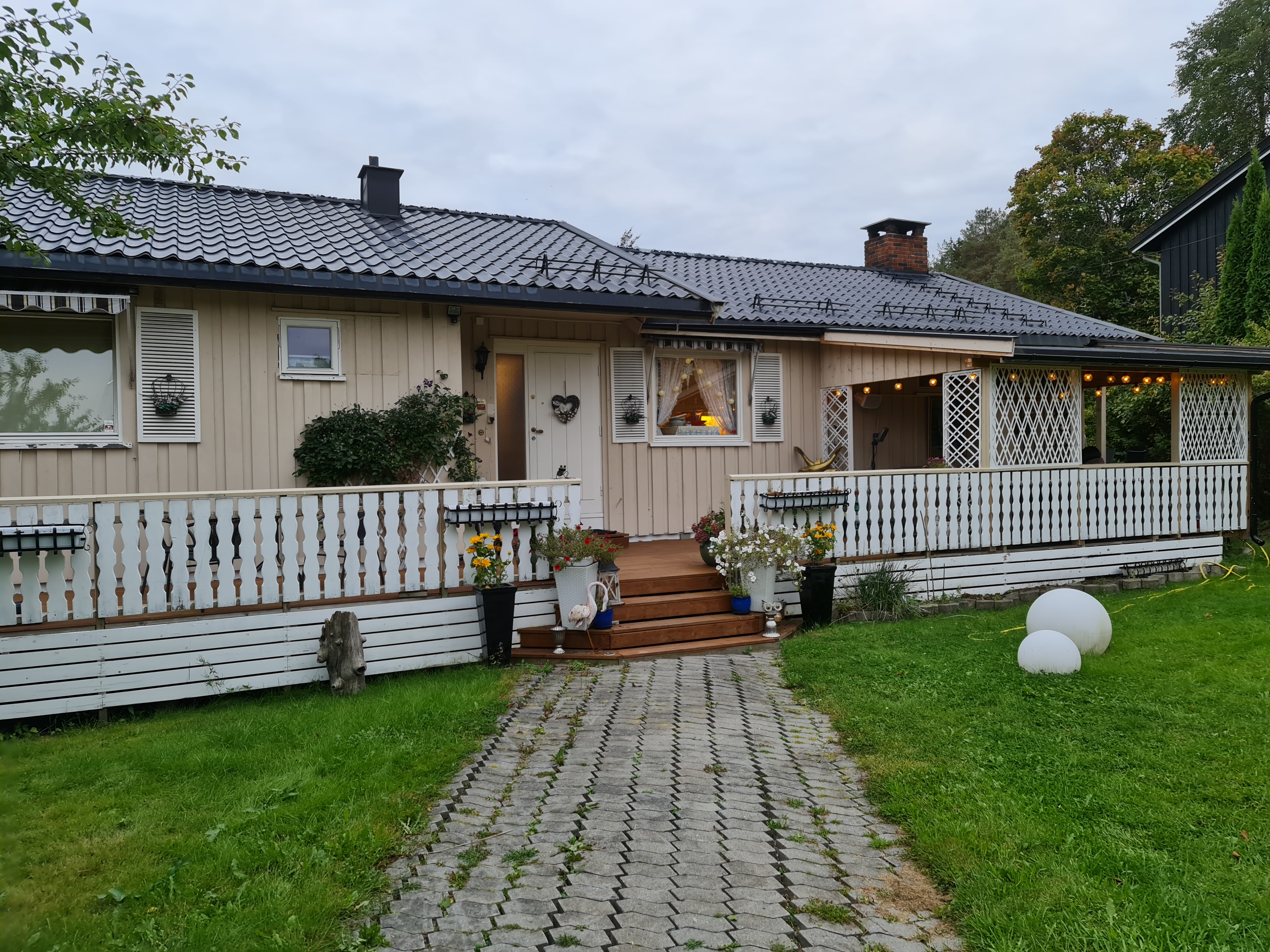 Upstairs in practical single-family home with great patio