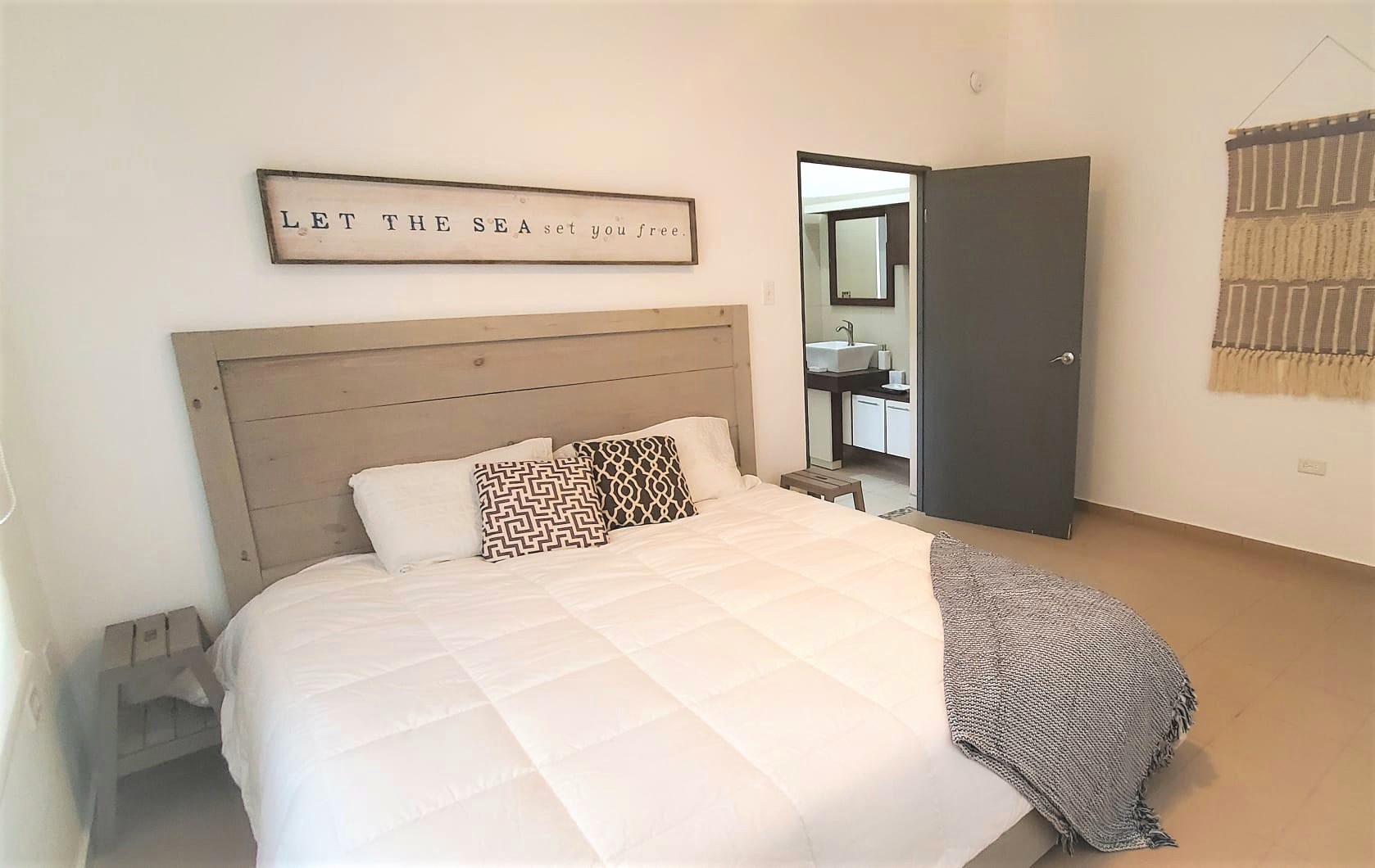 AmazingOceanview/3m beach/The House on theCliff PR Houses for Rent in