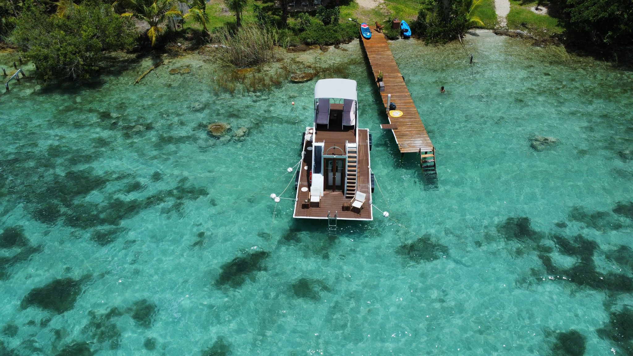 Bacalar Open Water: Aquí puedes hospedarte para nadar en la Laguna
