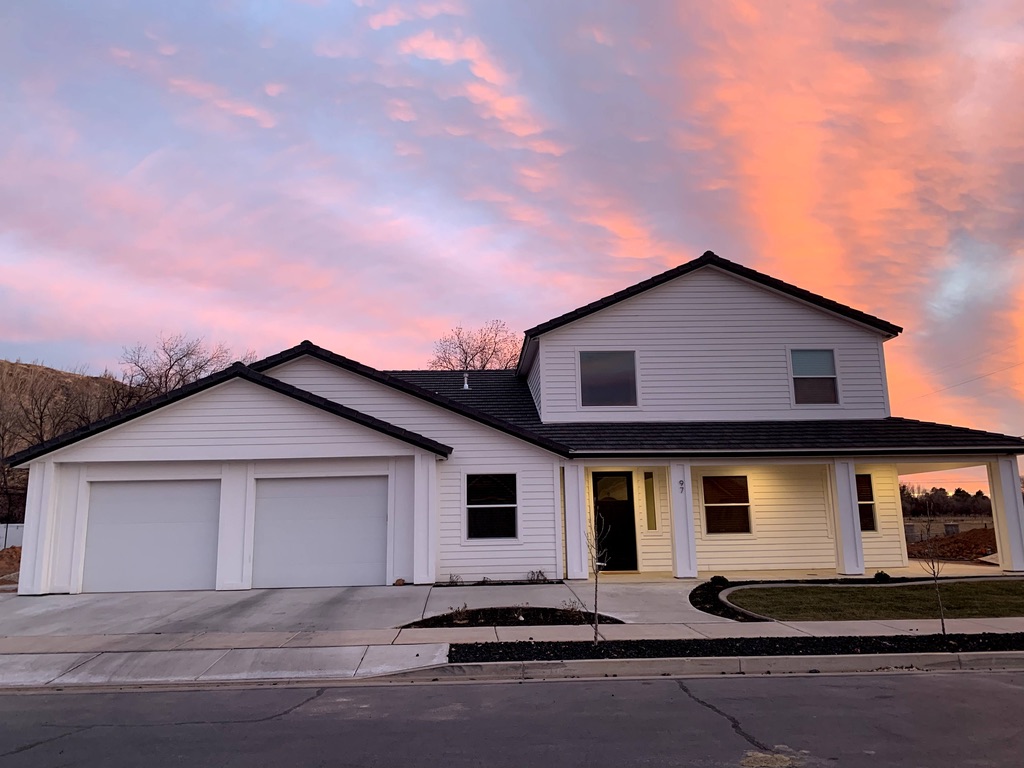 Spacious Home Near Zions Pool & Pickleball Court! Houses for Rent in