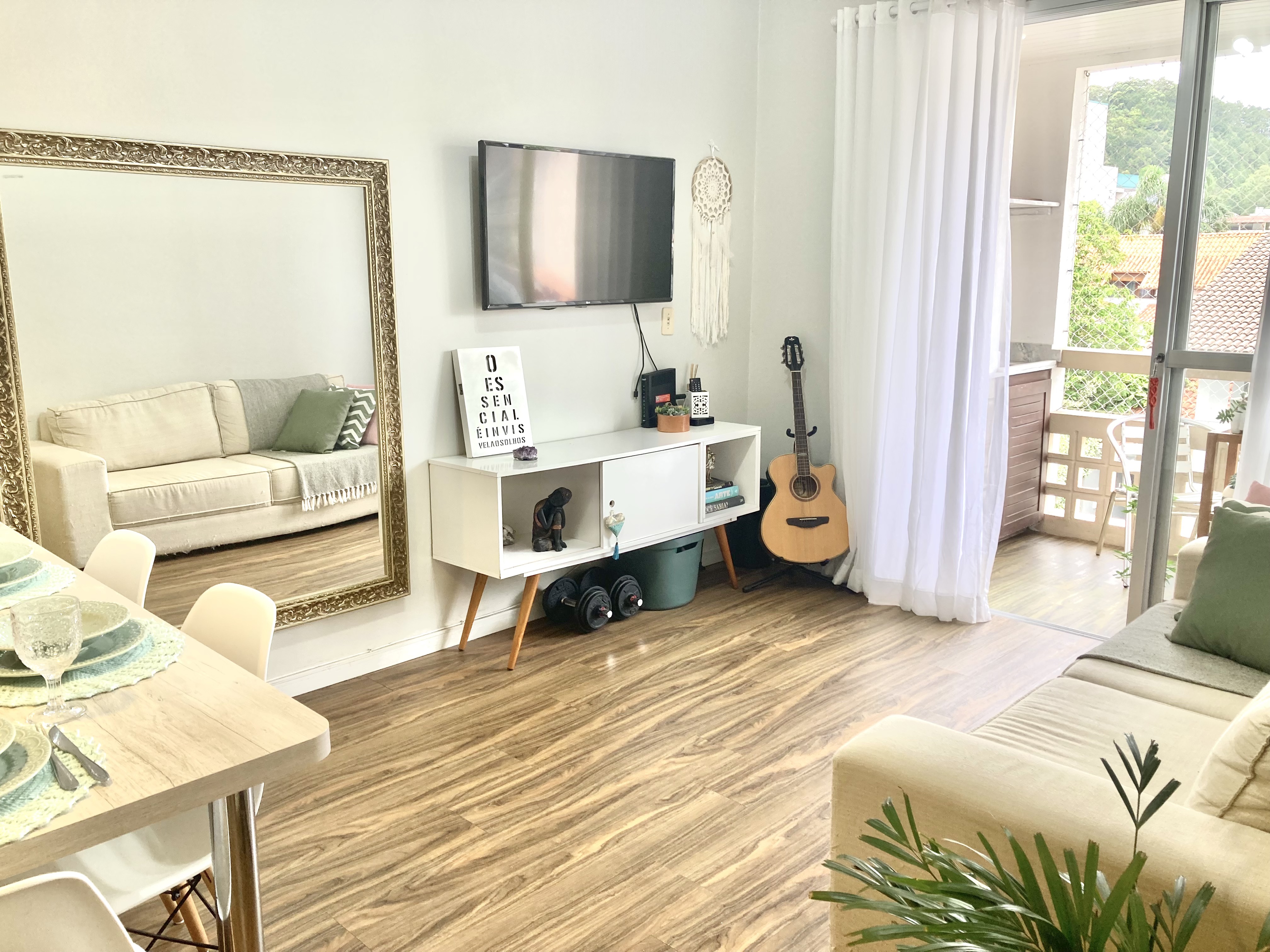 Cozy apartment one block from the beach