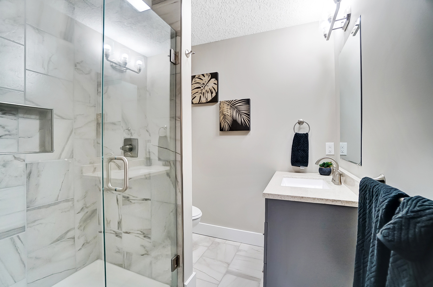 Charming 2 bedroom apartment in downtown district. Apartments for