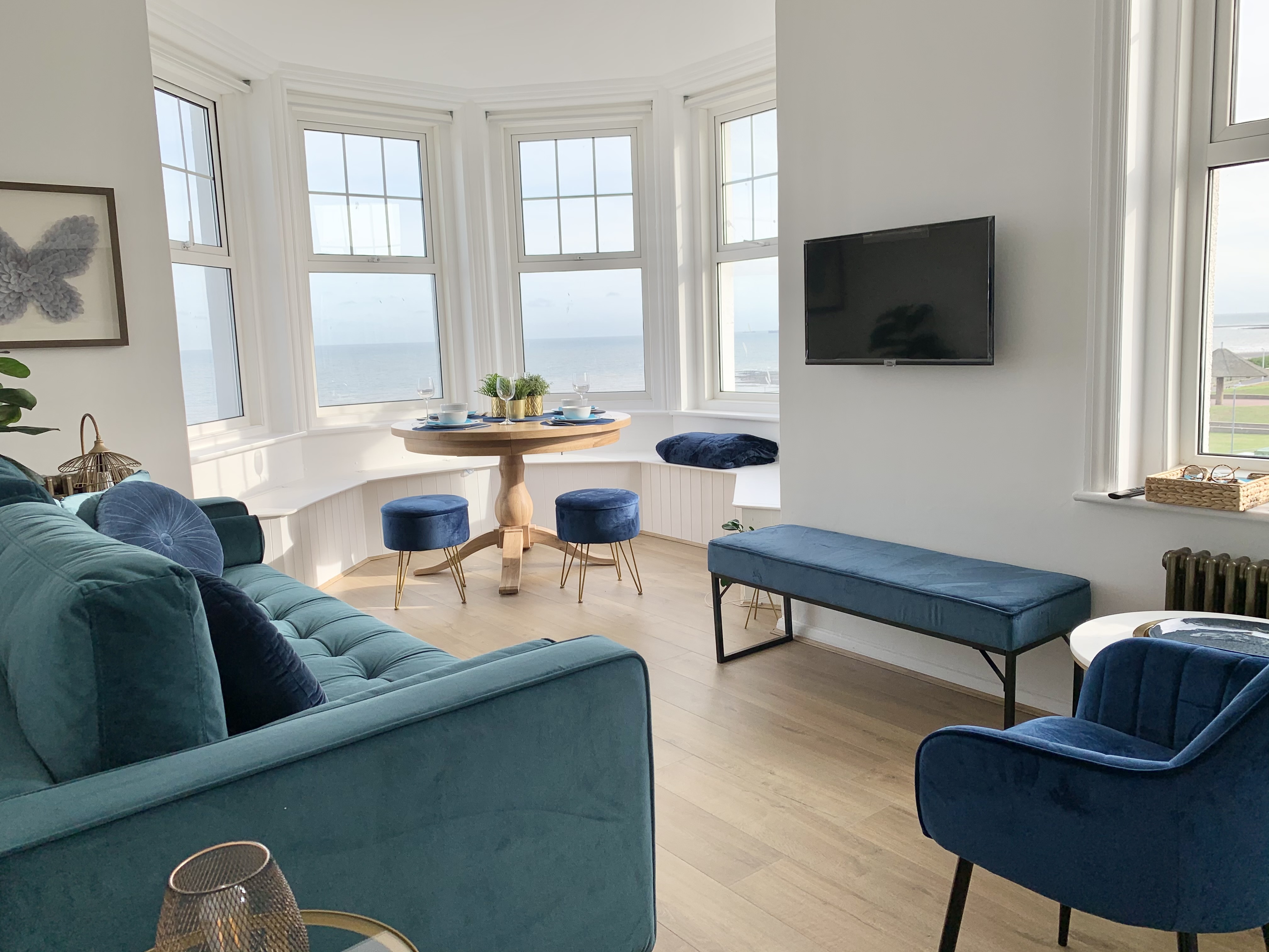Stunning Sea Views * Luxury Beachfront 3 bed
