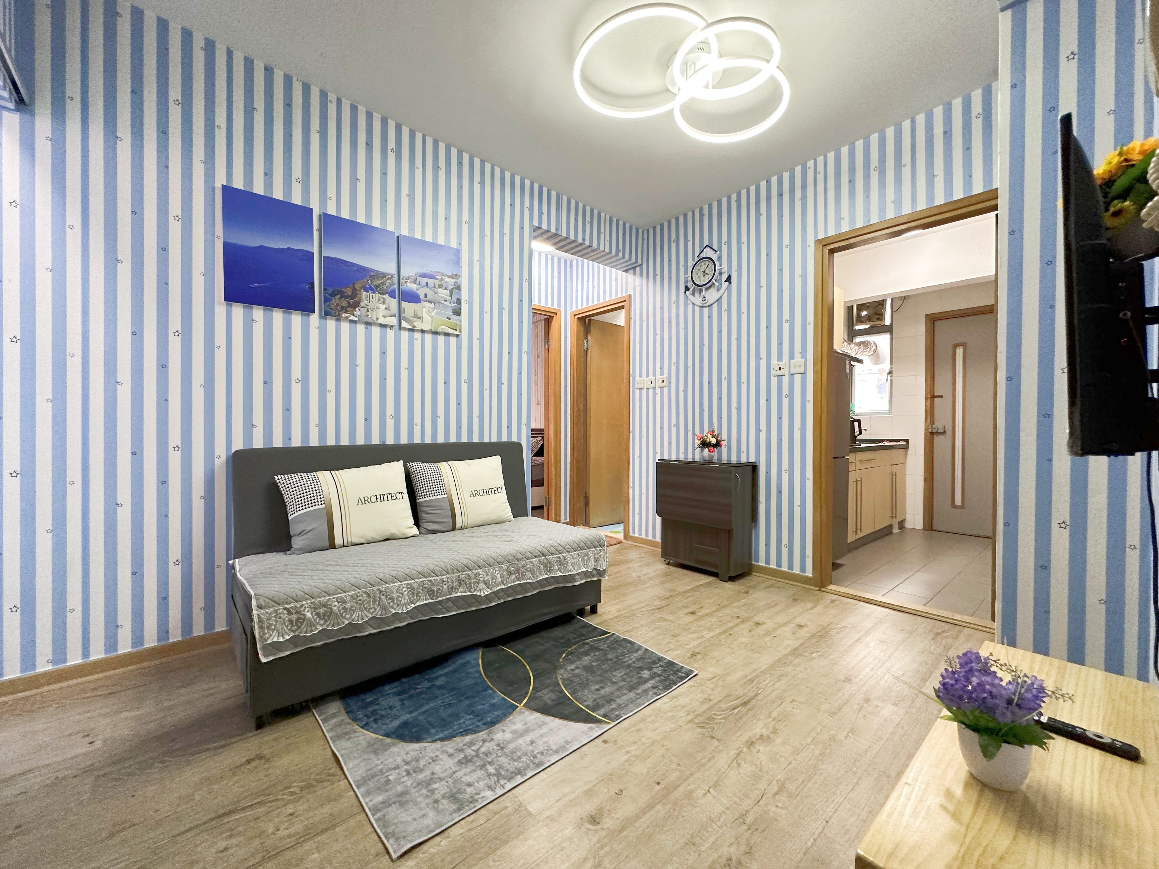 1.5m Double bed ,cental MK near MTR,8ppl