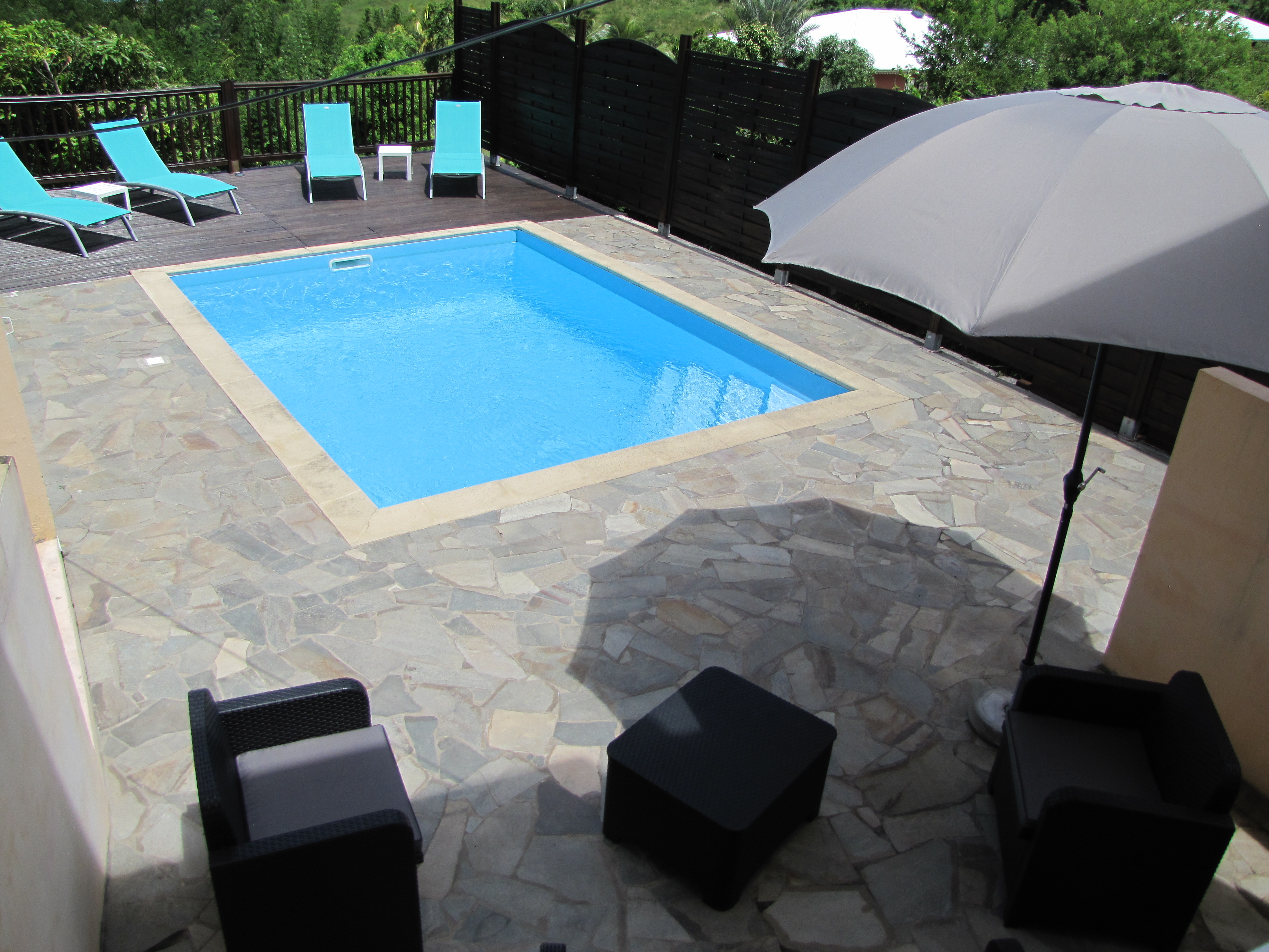 Splendid low Villa with pool area and garden