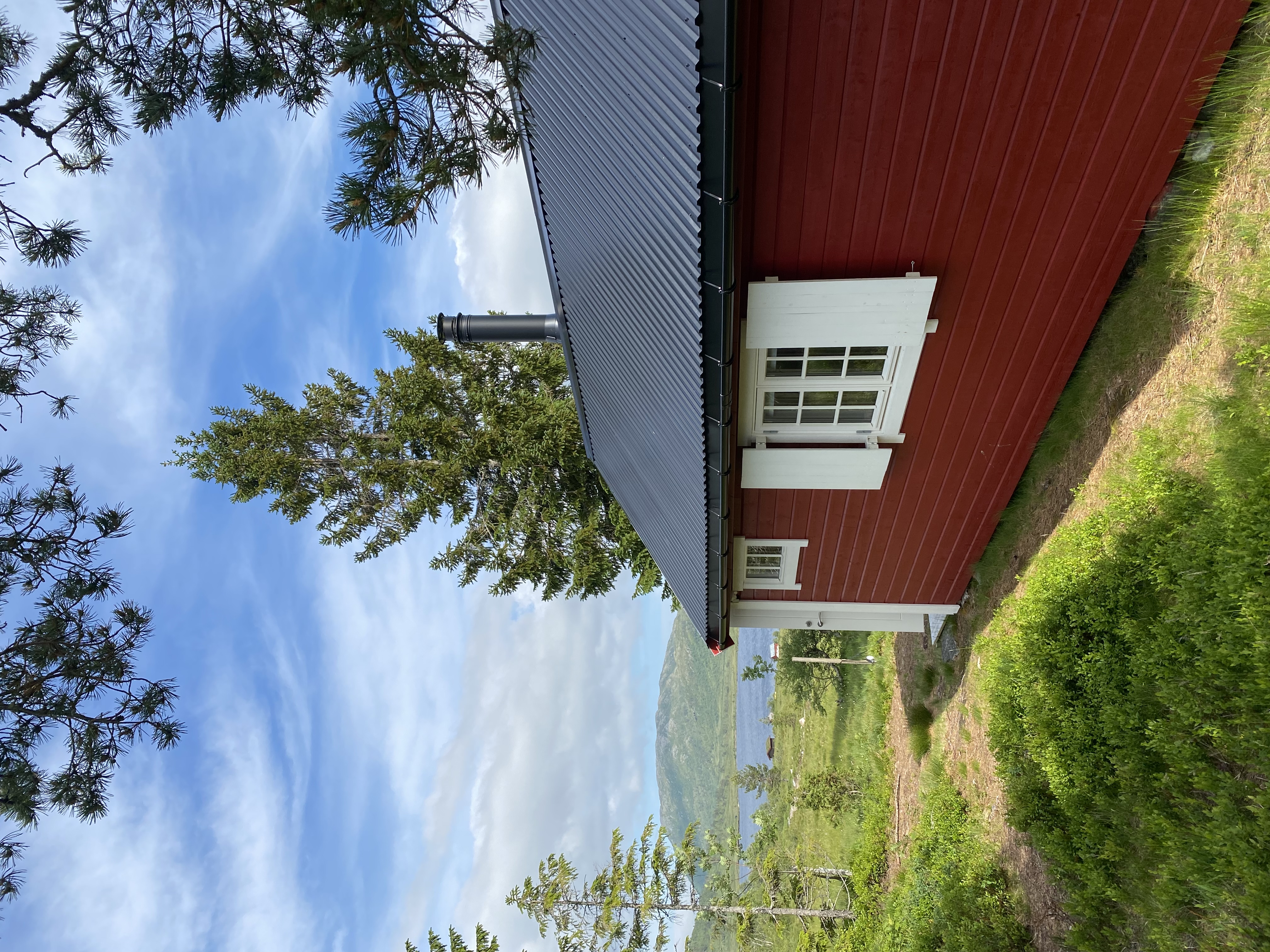 Cozy mountain cabin in beautiful hiking terrain