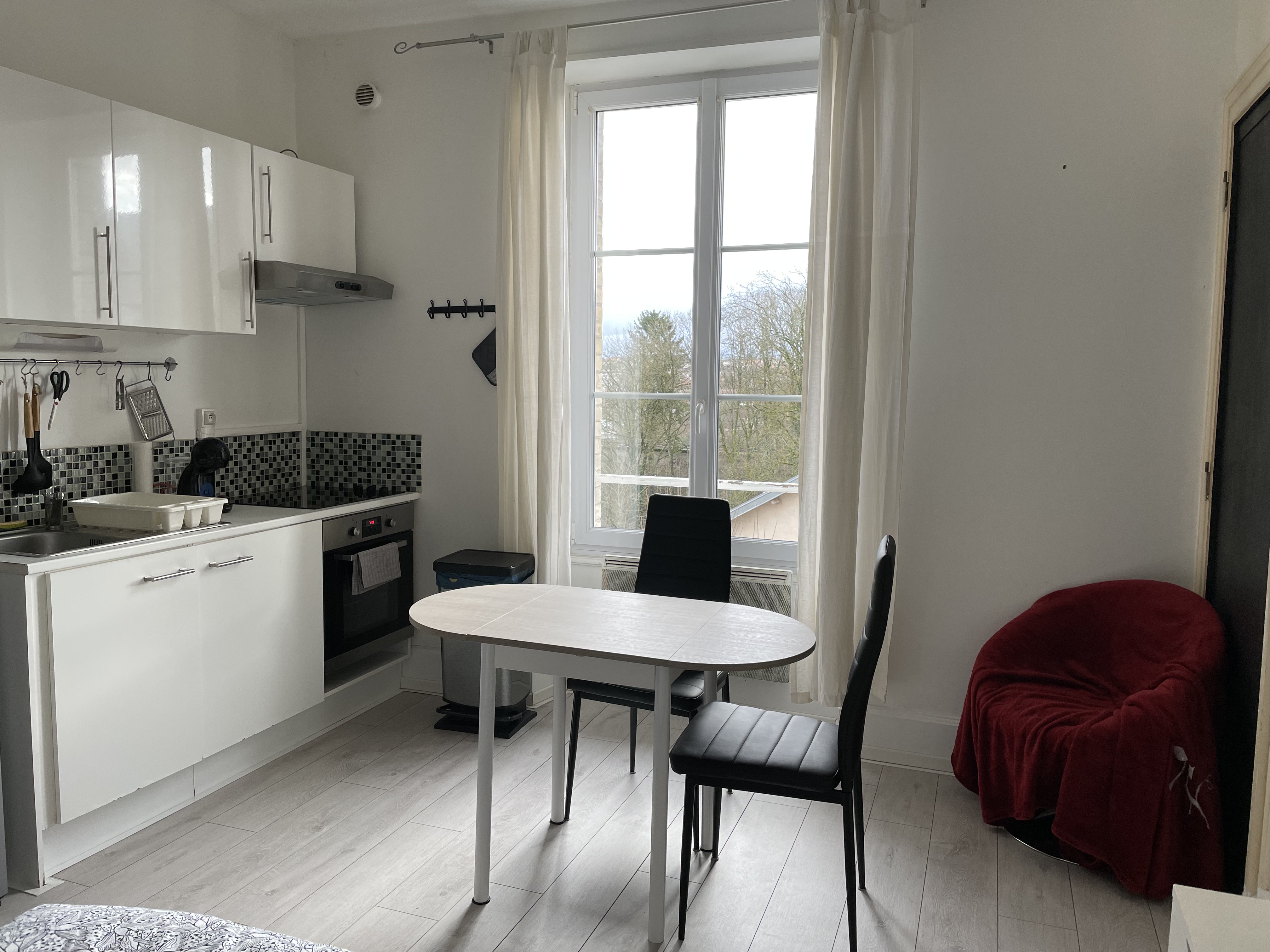 Furnished and bright studio 20m2