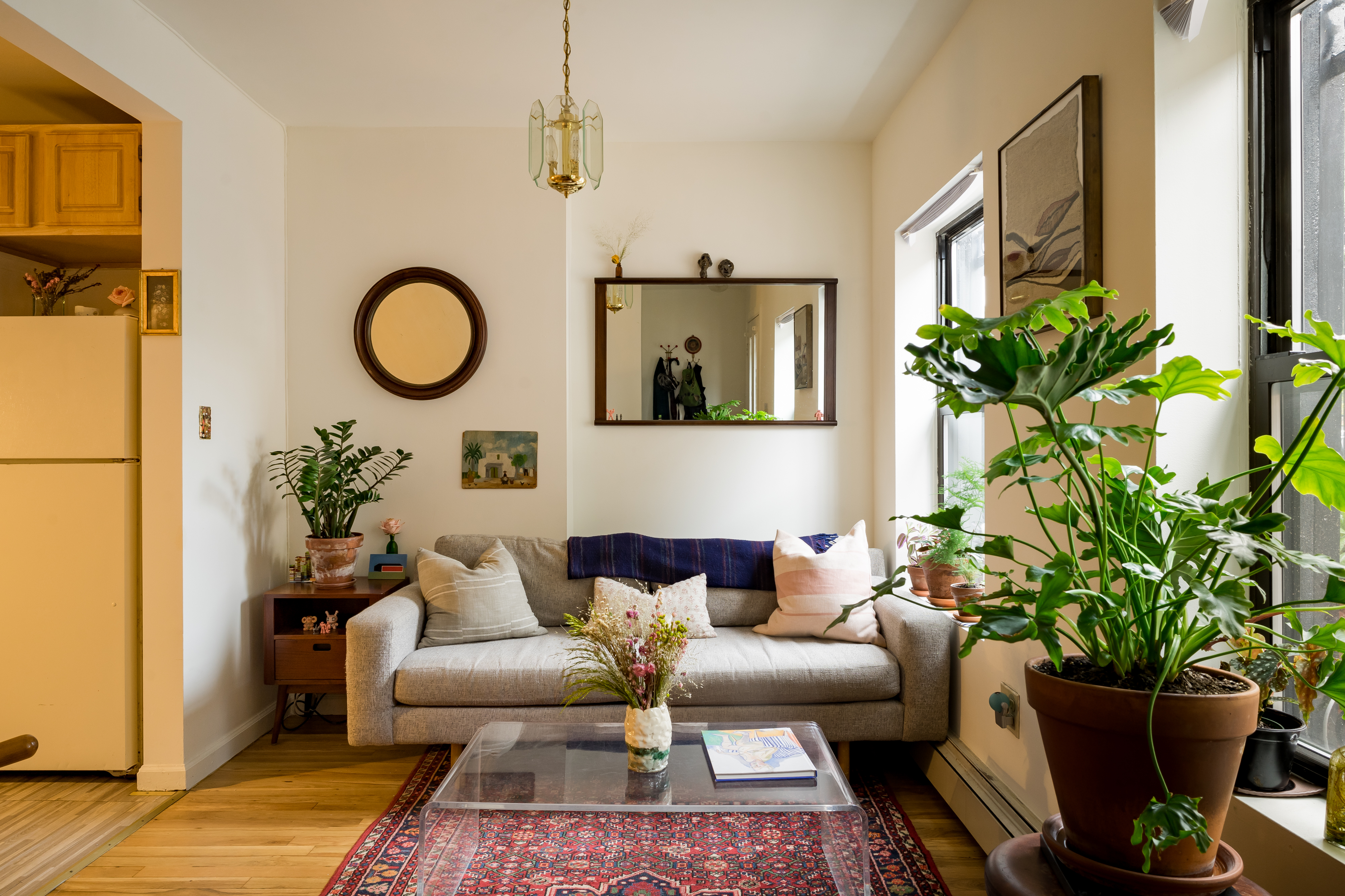 Cozy & spacious with huge backyard access!