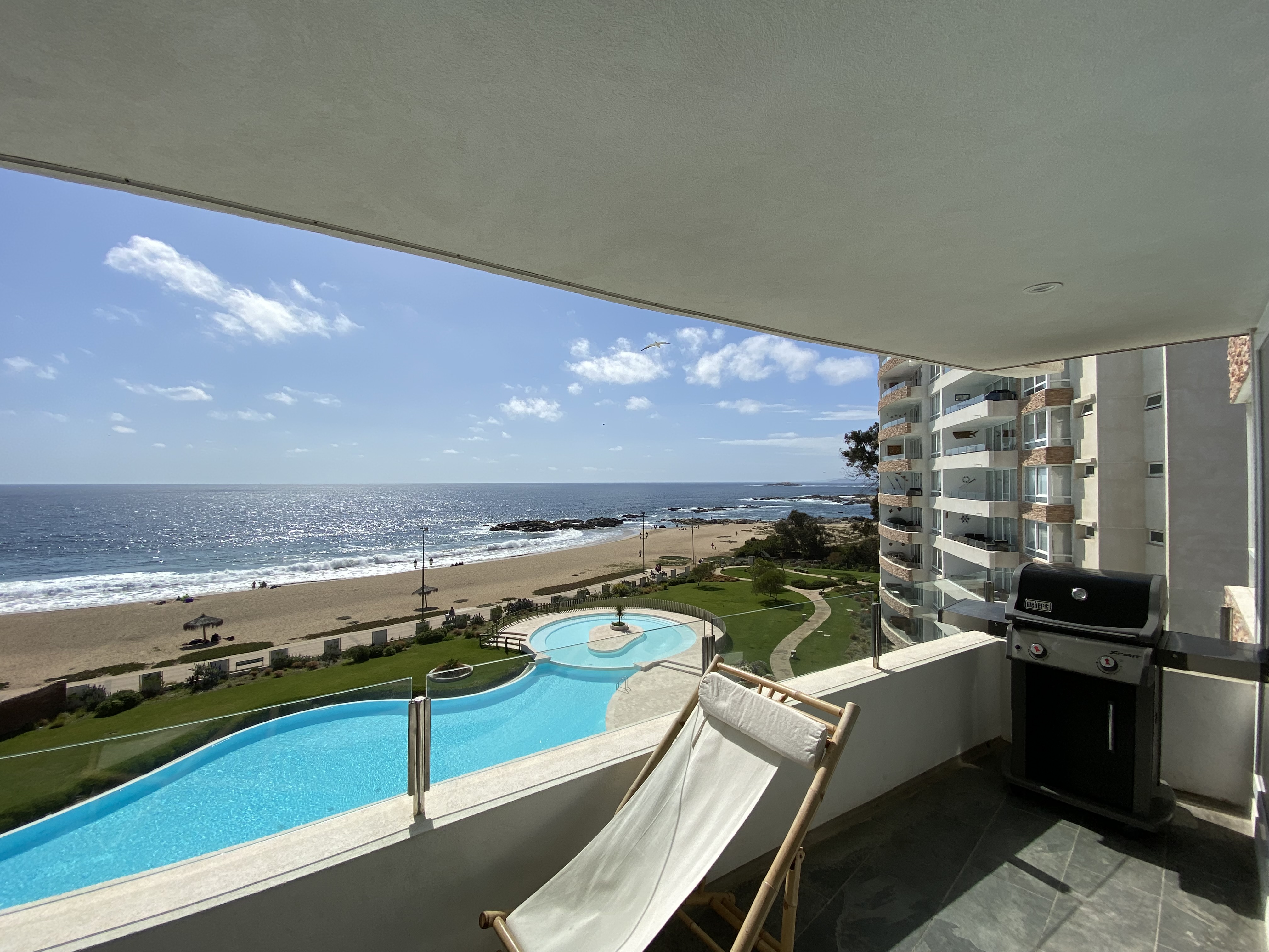 FRONTLINE apartment in Punta Puyai.