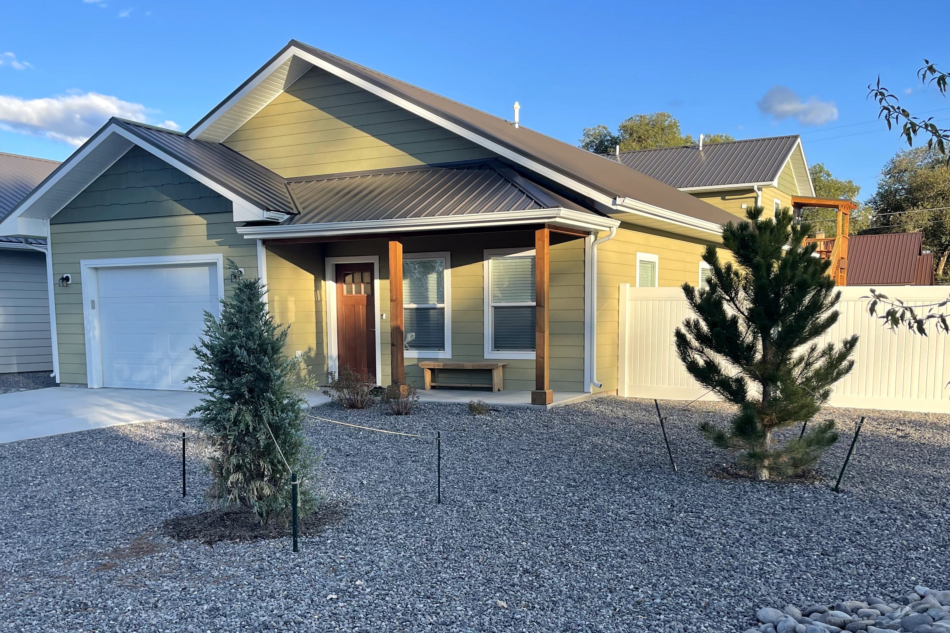 Cozy Brand New House Near Downtown Montrose