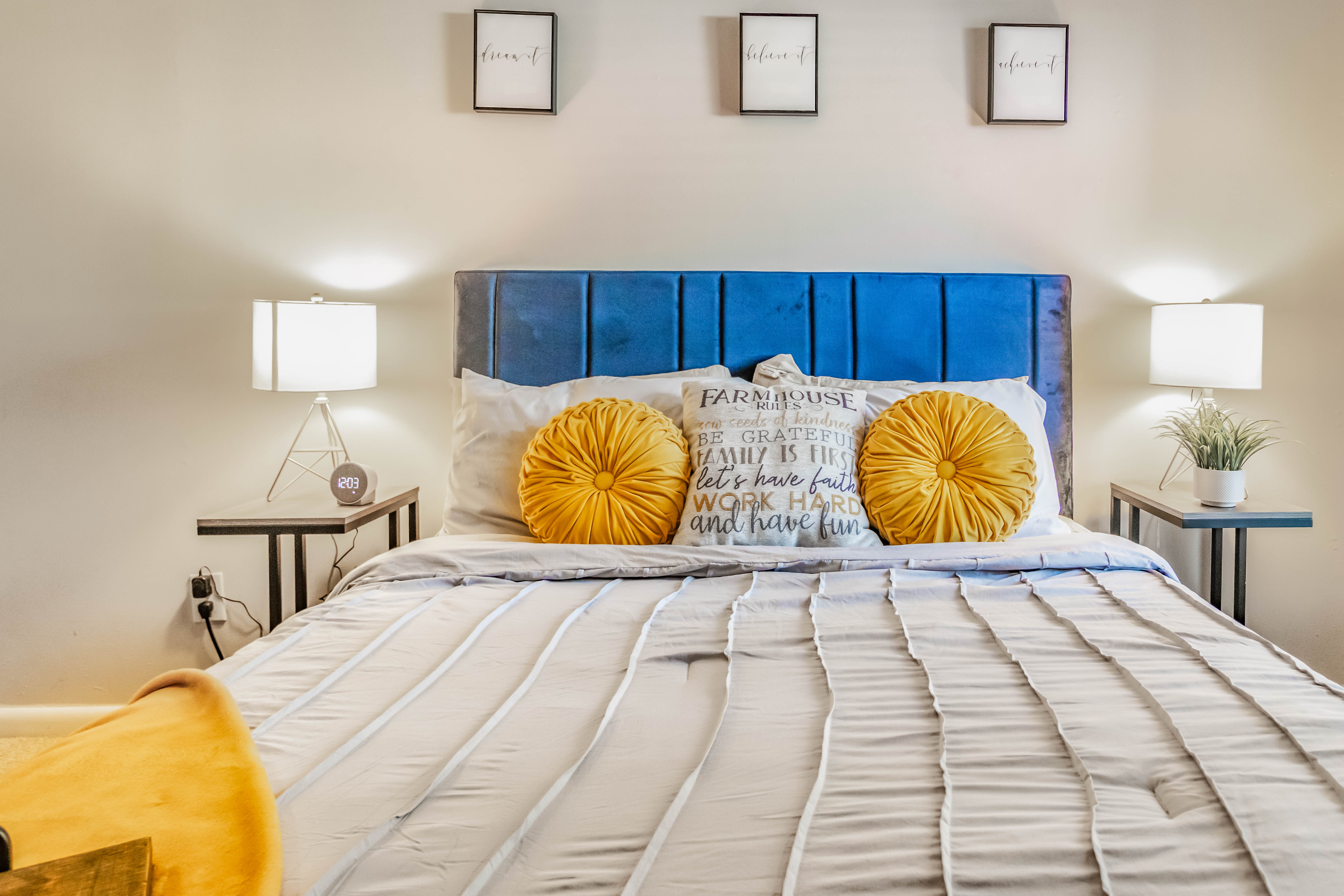 *LUXE Suite! *MINS To Truist Park! *FREE Parking! Apartments for