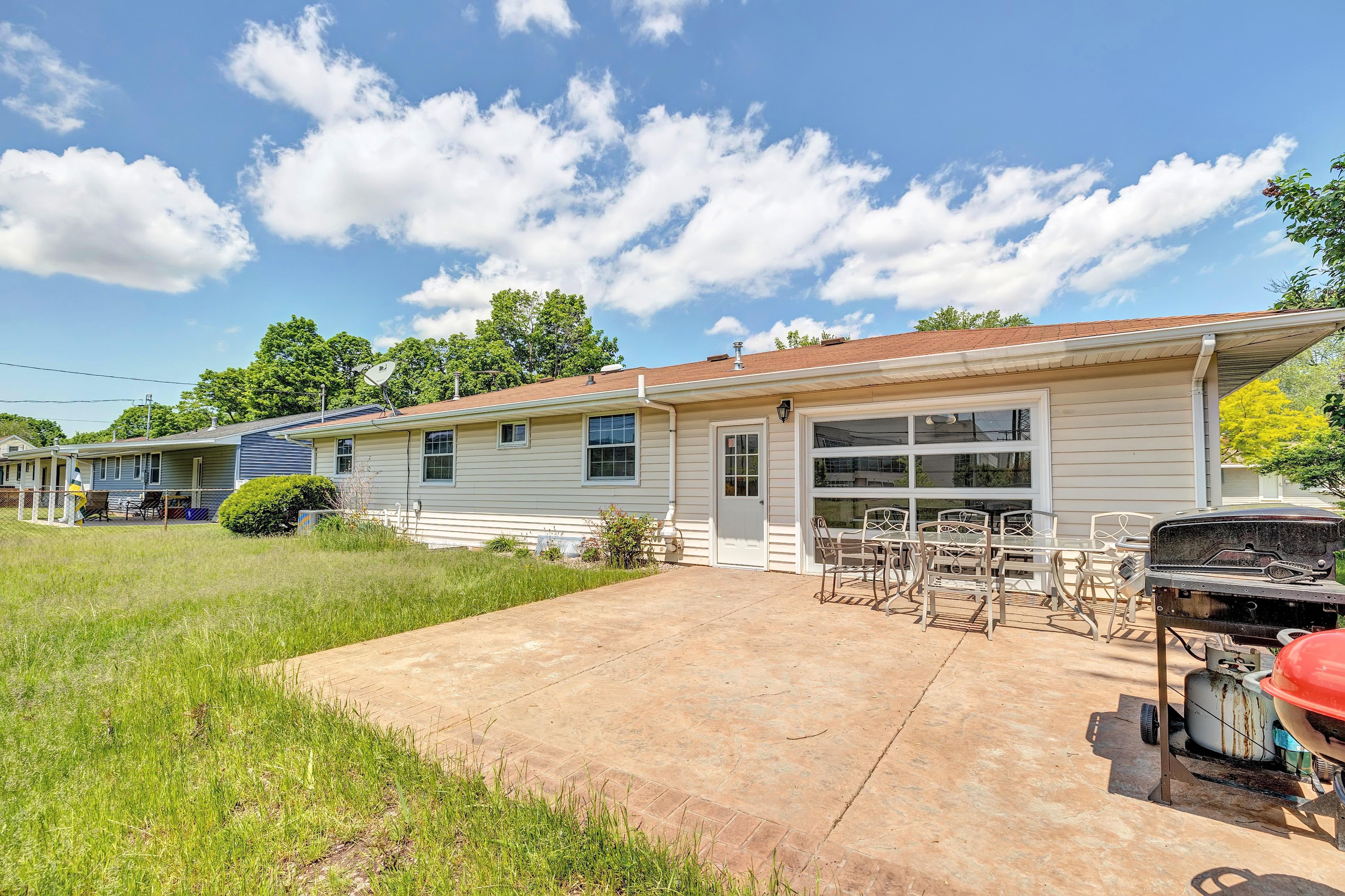 Shadow Lane Tailgate House - Newly Renovated - Houses for Rent in Green